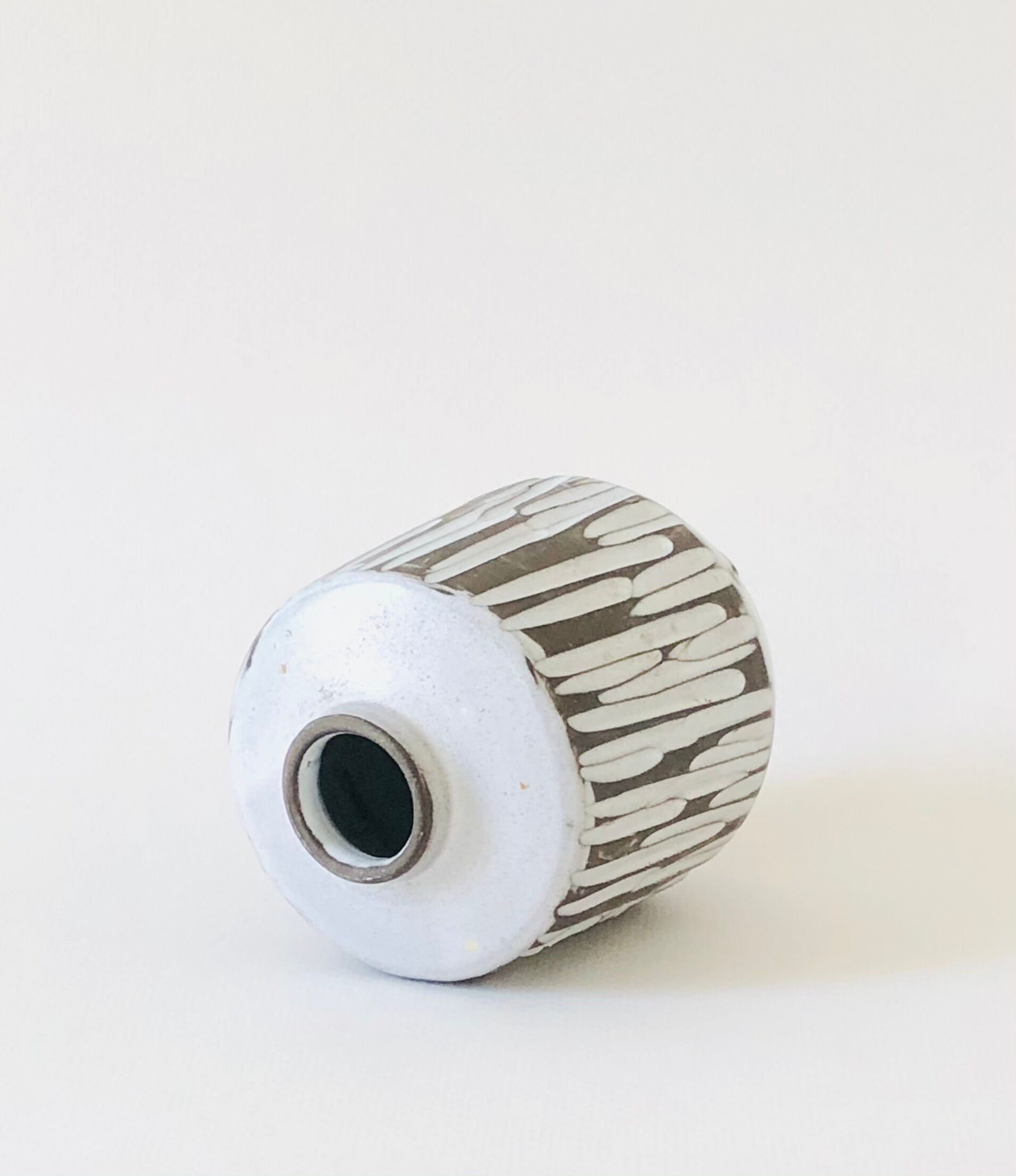 Ceramic vase by Nel Goedhart H9.5cm