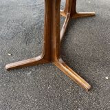 Oval baumann table