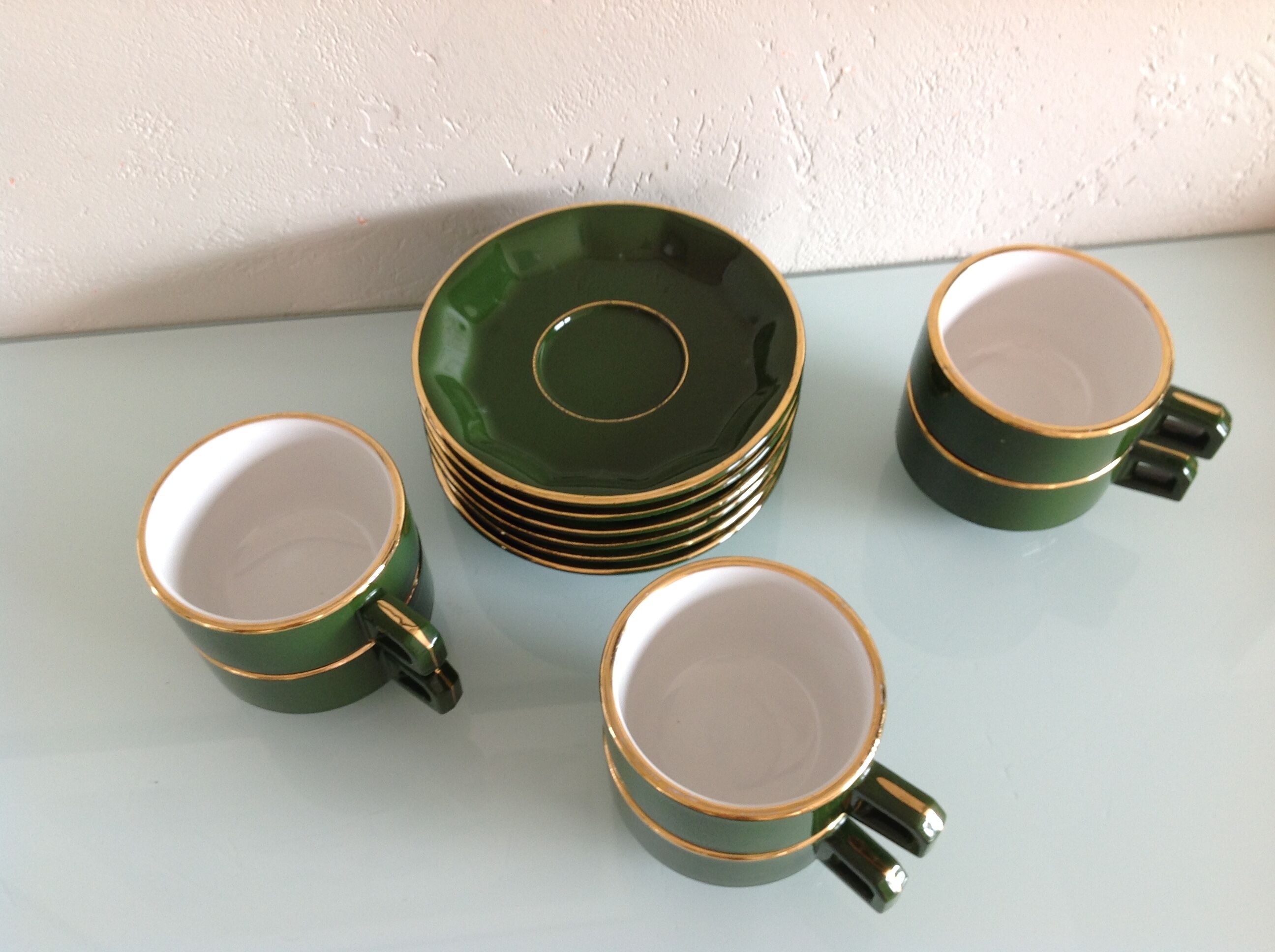 Suite of six green cups with saucers bistro /vintage style 60-70
