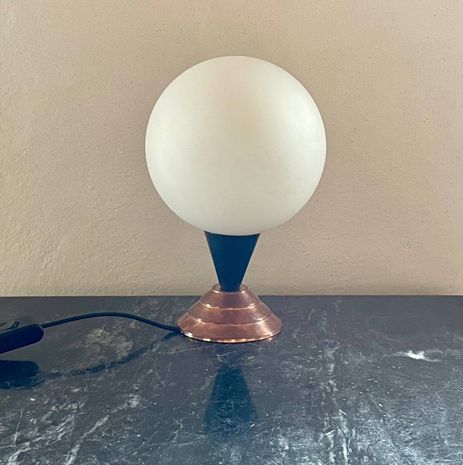 Lampe à poser cuivre opaline vintage