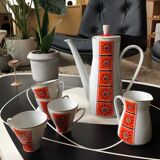Cafetière orange et 4 tasses et pot à lait motif fleurs
