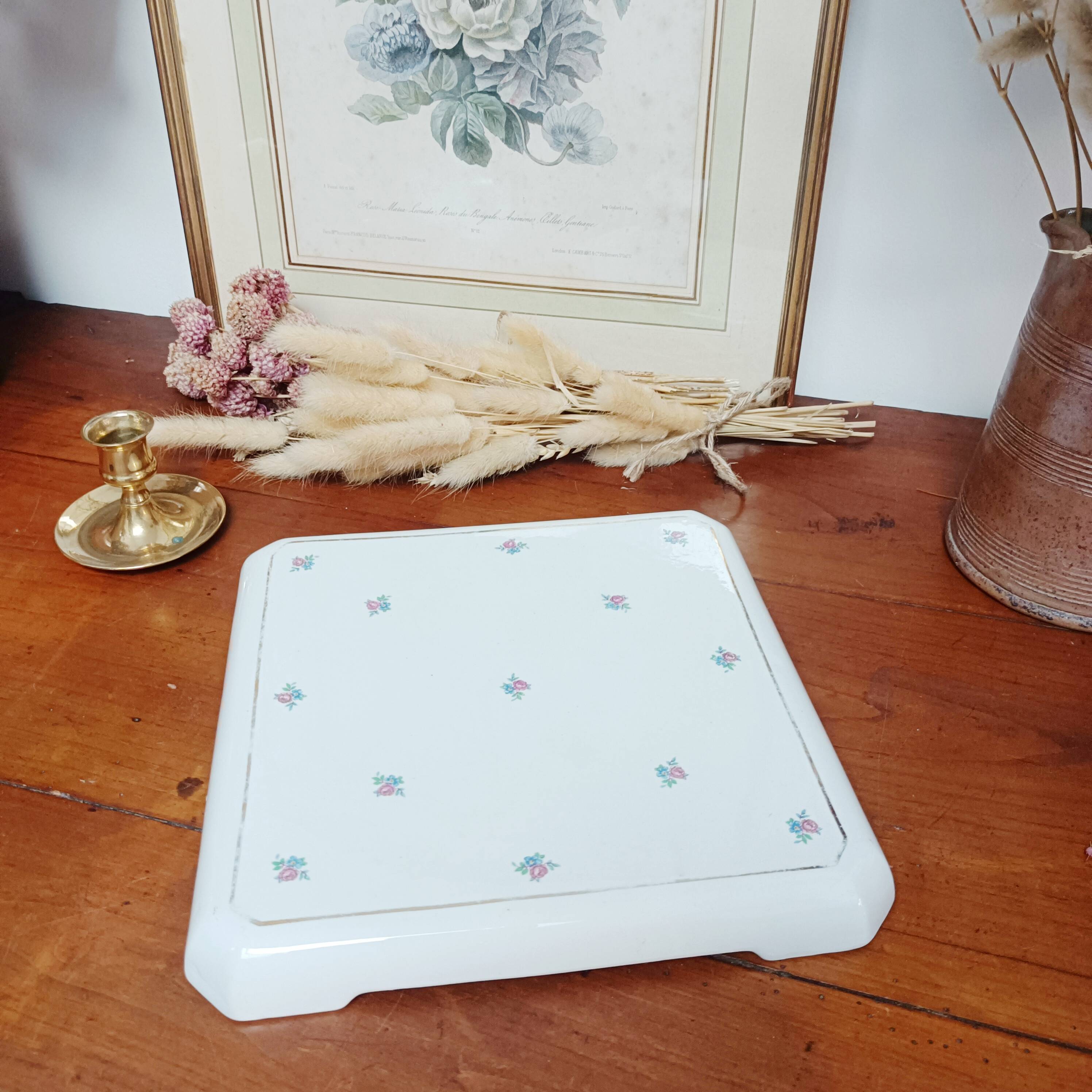 Flowery earthenware trivet