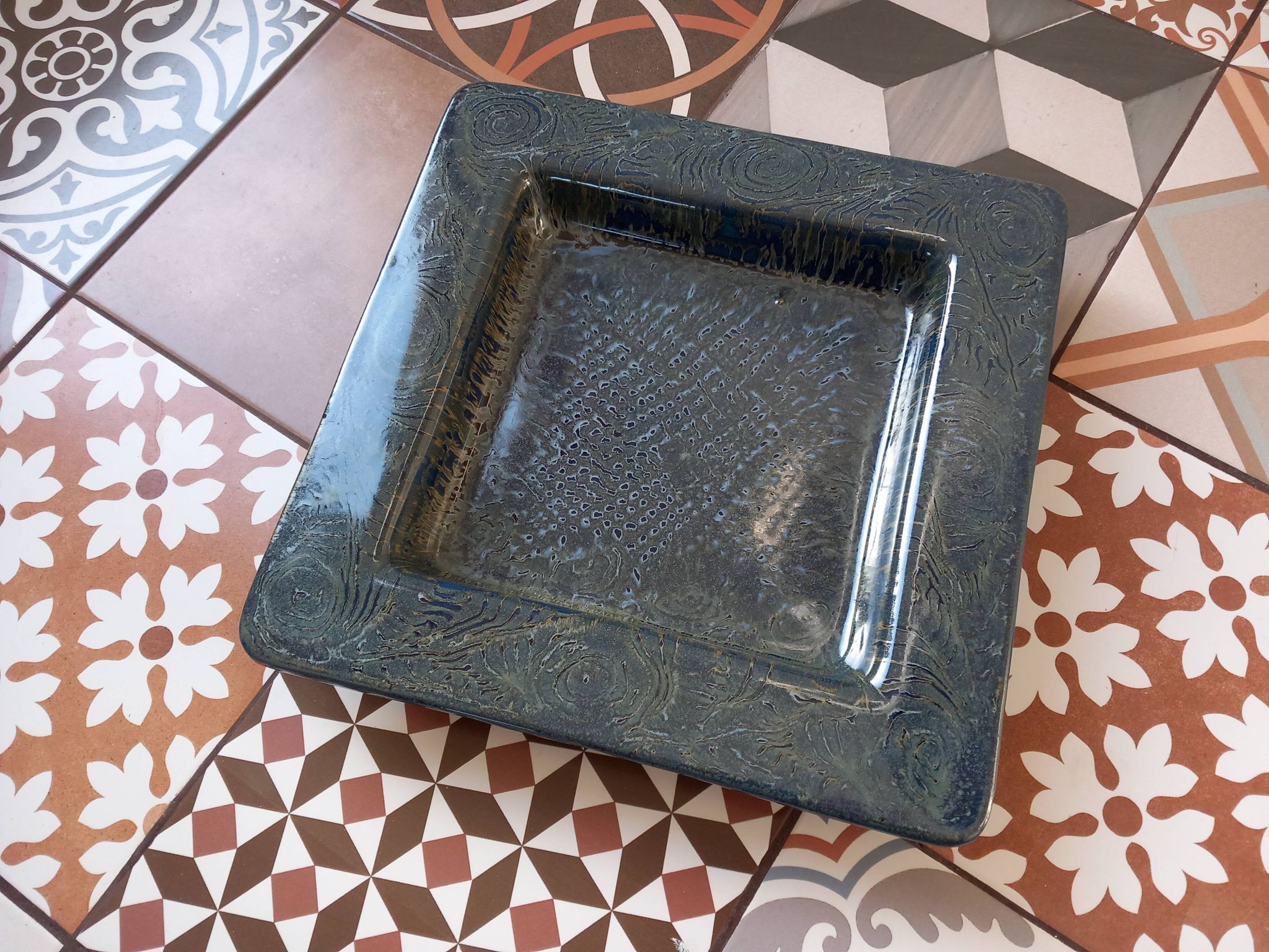 Centrepiece or large ceramic catchall in glazed ceramic signed Vila Clara.