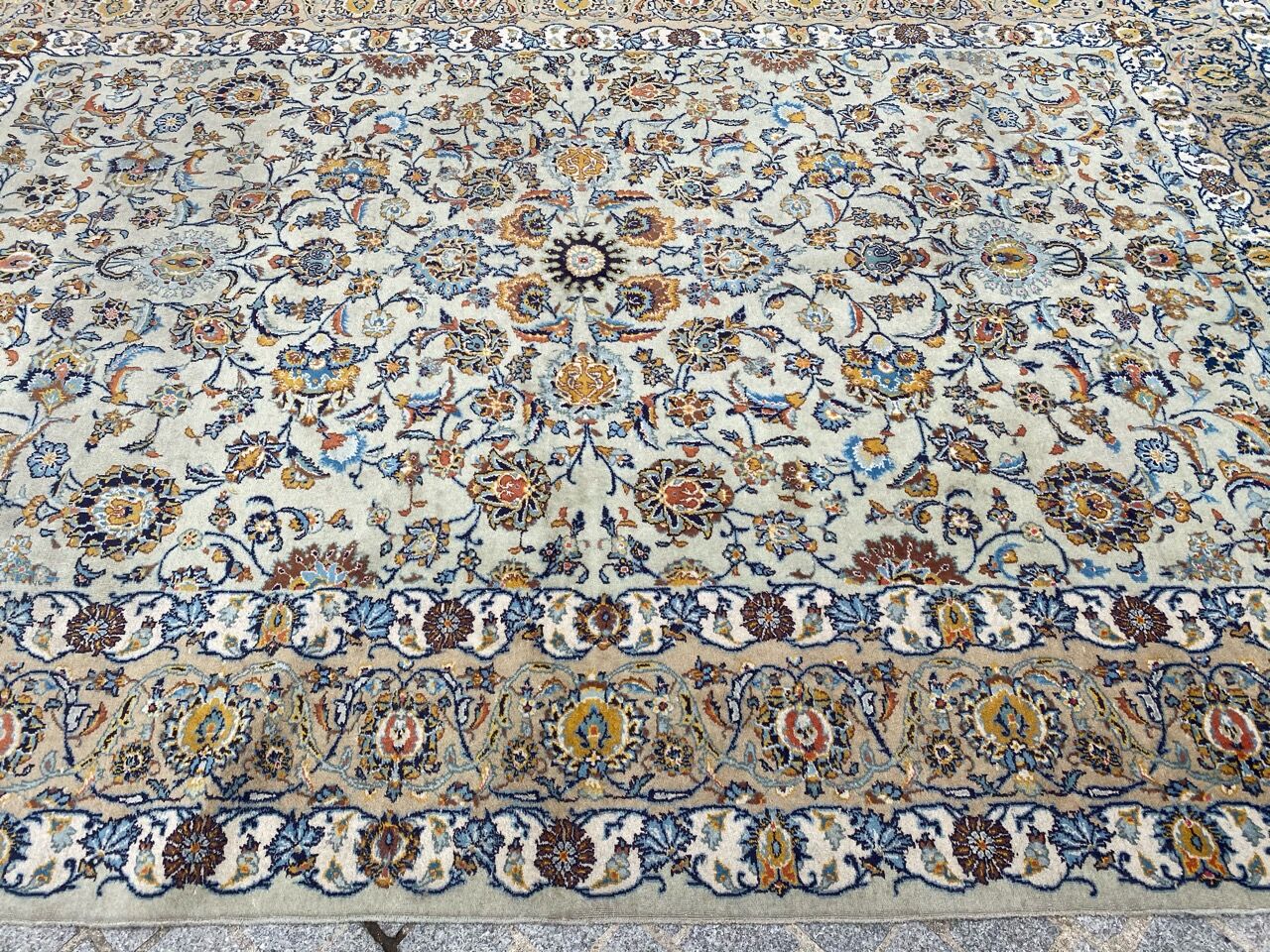 Beautiful large vintage Persian carpet of Kashan 230x330 cm