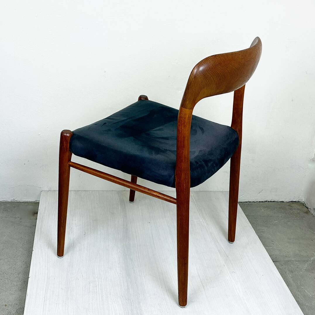 A beautiful pair of modern Scandinavian dining chairs in teak, model 75 by Niels Otto Møller.