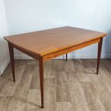 Scandinavian 60' extending table