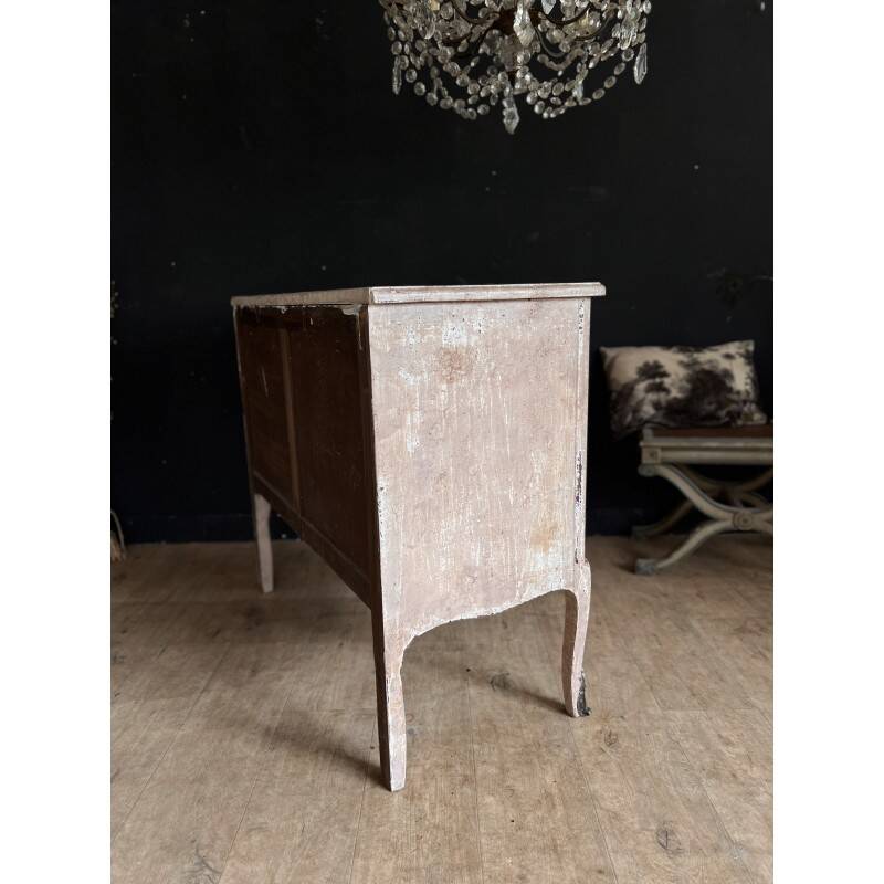 Distressed chest of drawers