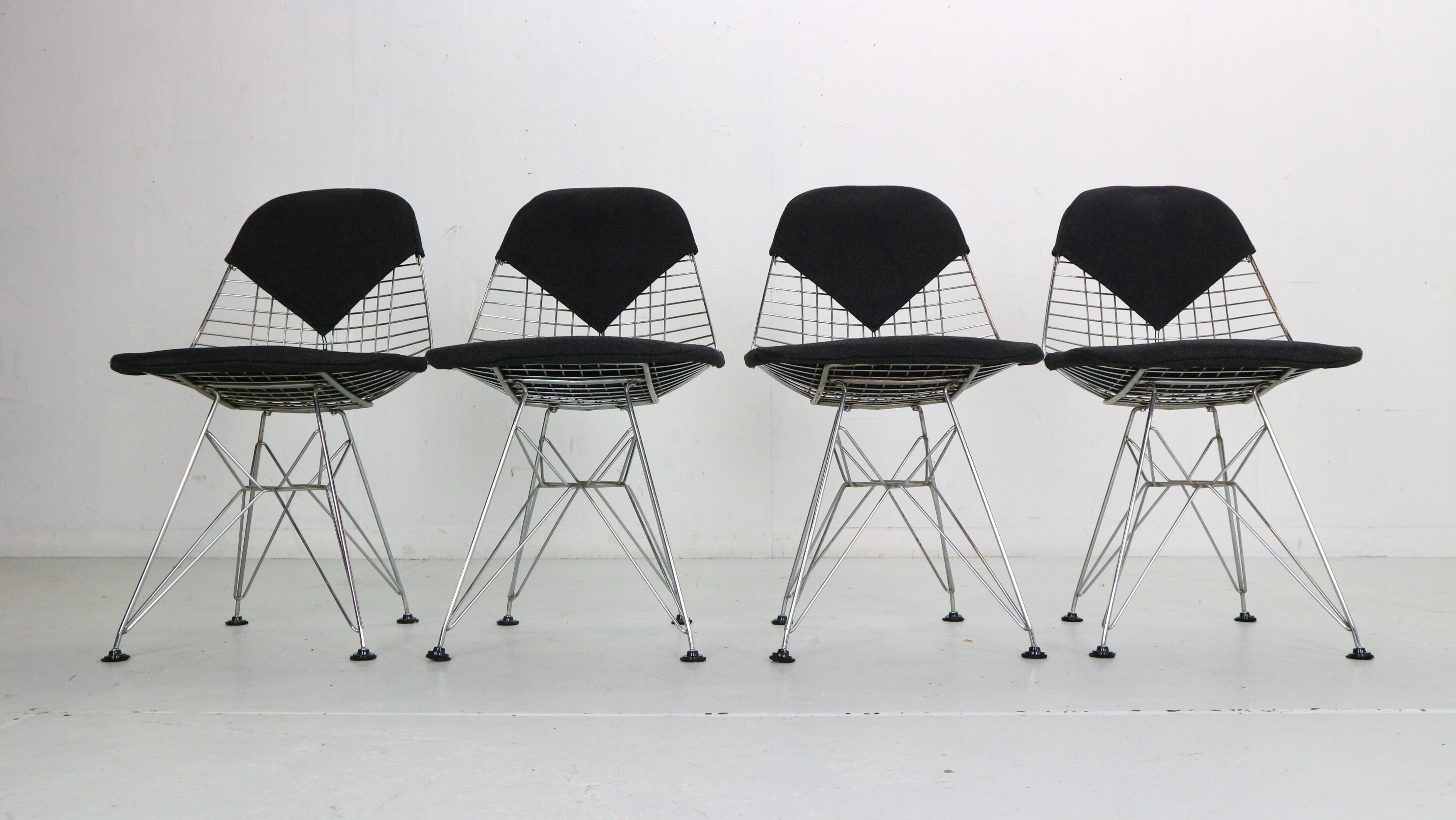 "DKR-2" Set of 4 Wire Chairs 'Bikini' by Eames for Herman Miller, 1960