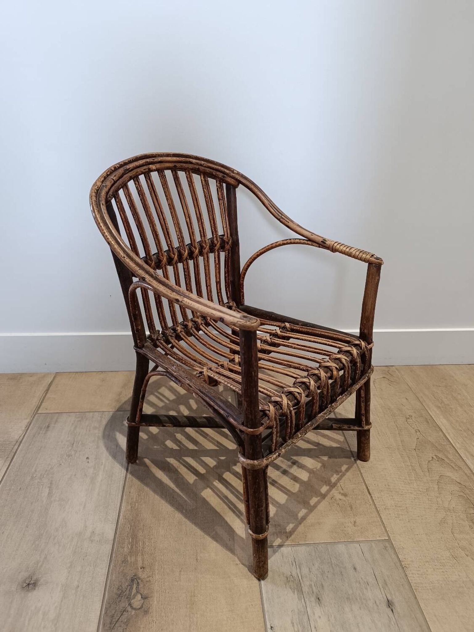Fauteuil en rotin vintage enfant