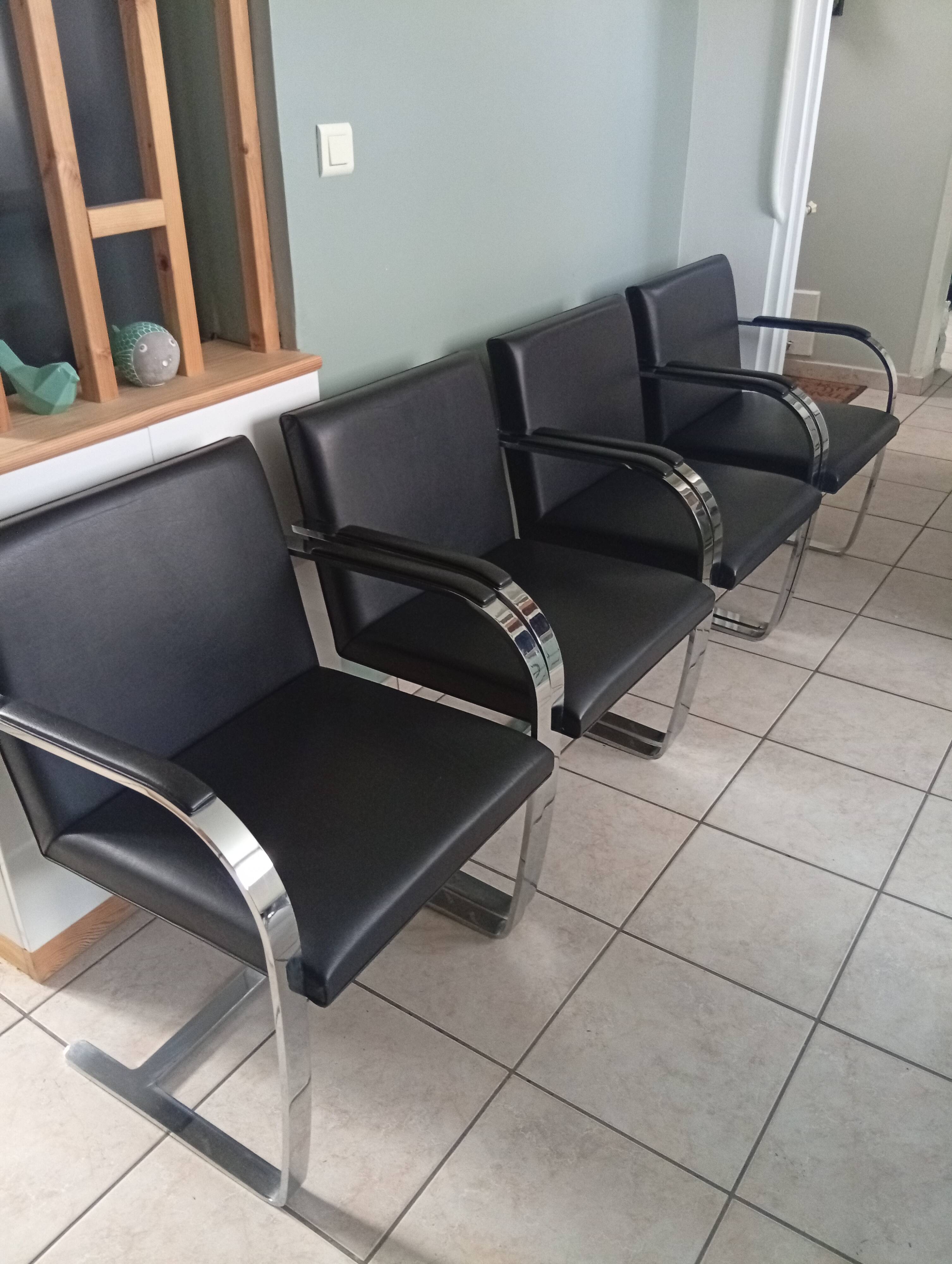 Set of 4 BRNO chairs, Mies Van Der Rohe, Knoll lot