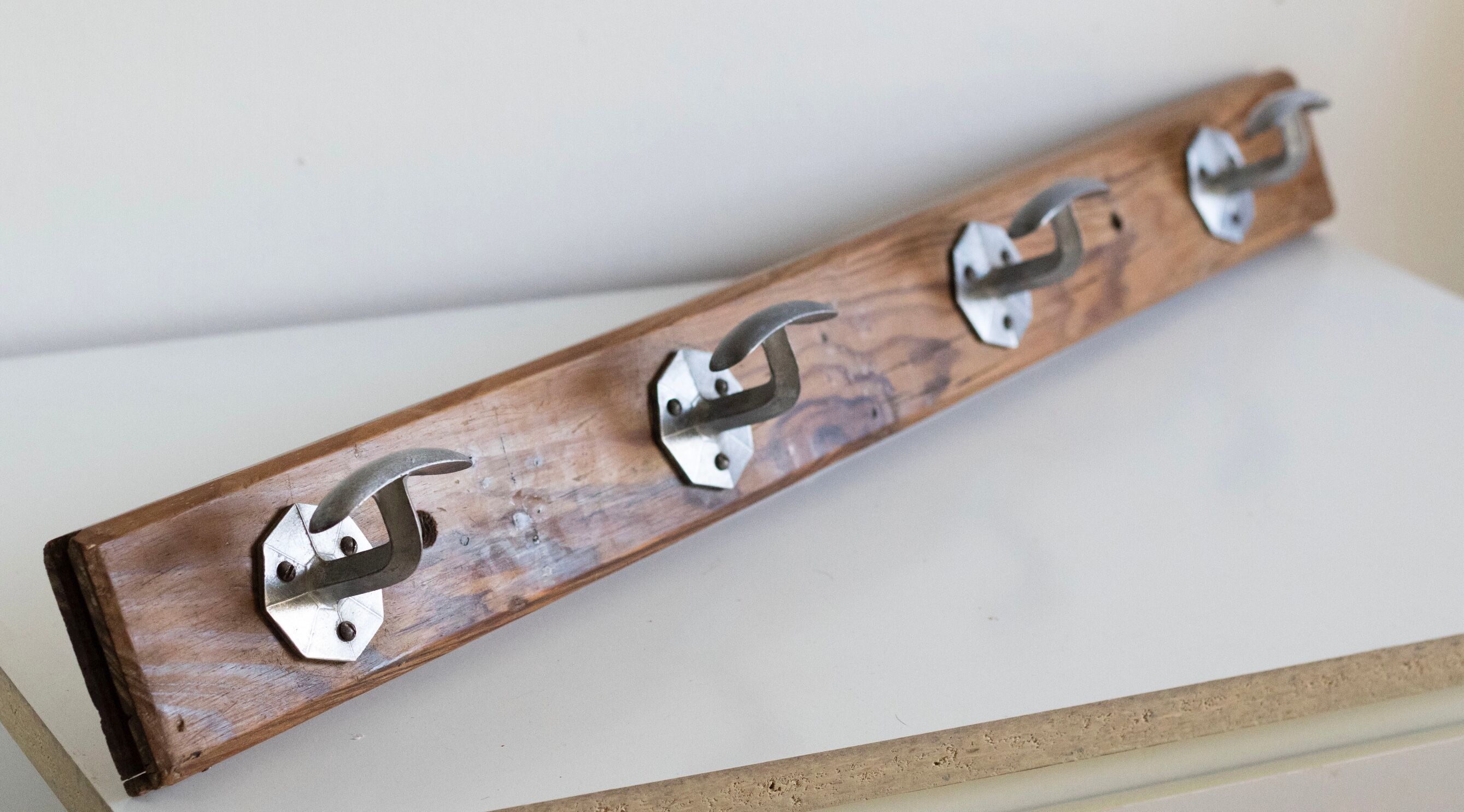 Wall coat rack in wood and metal