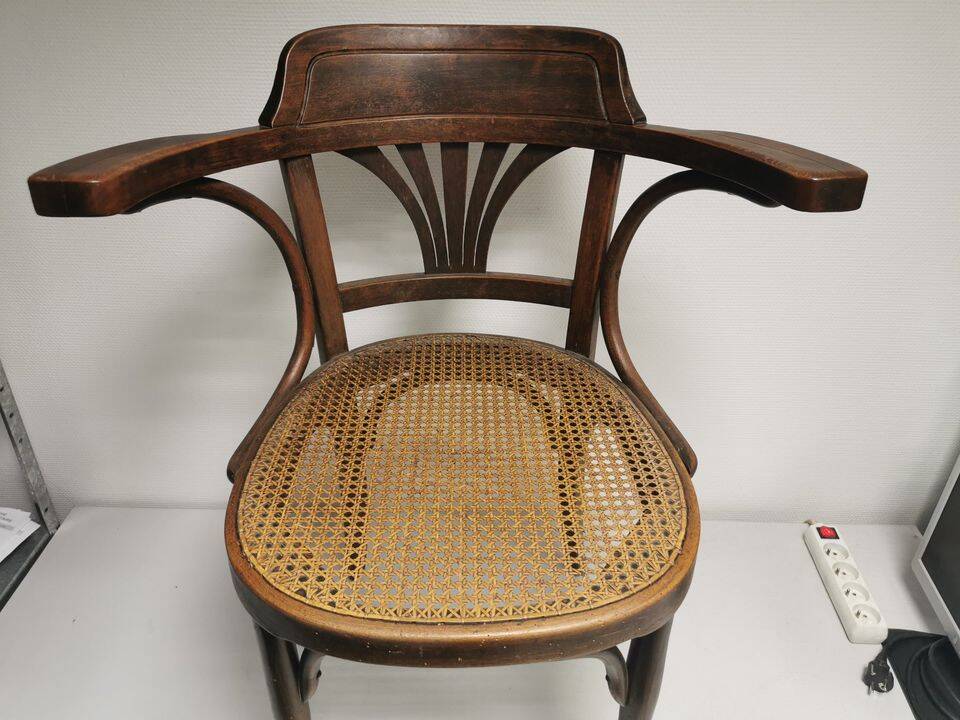 Kohn - old brasserie bar chair, american office chair sitting tanned