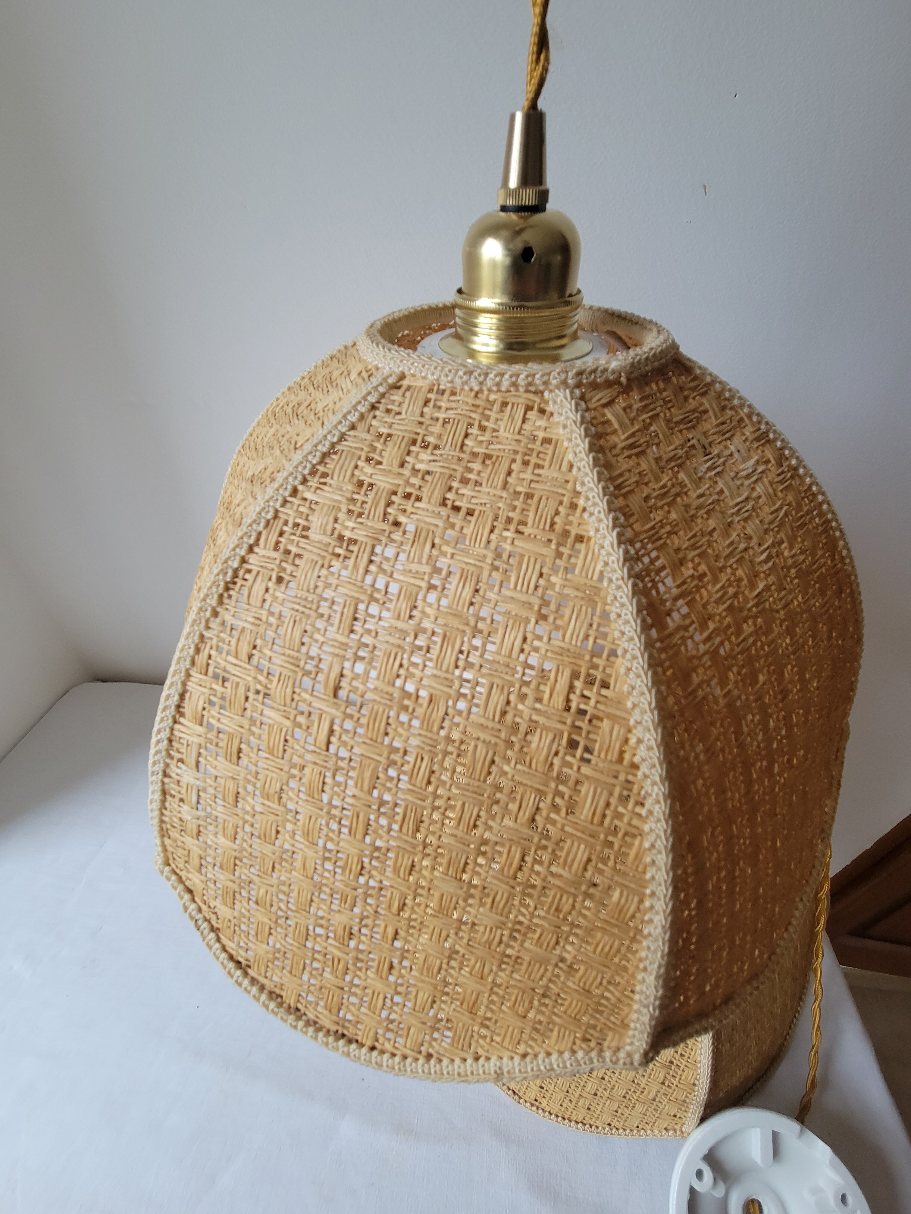 Duo of suspensions in rabane