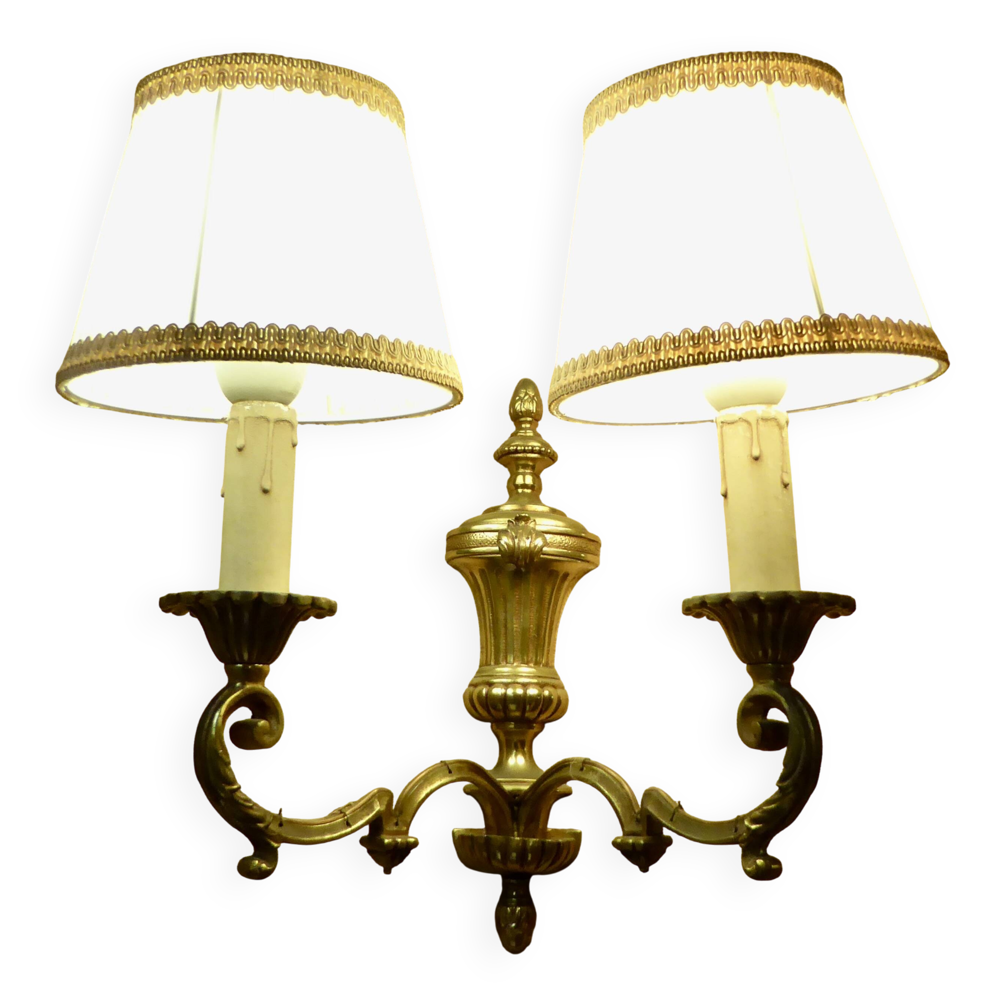 Set of 2 bronze wall lights.