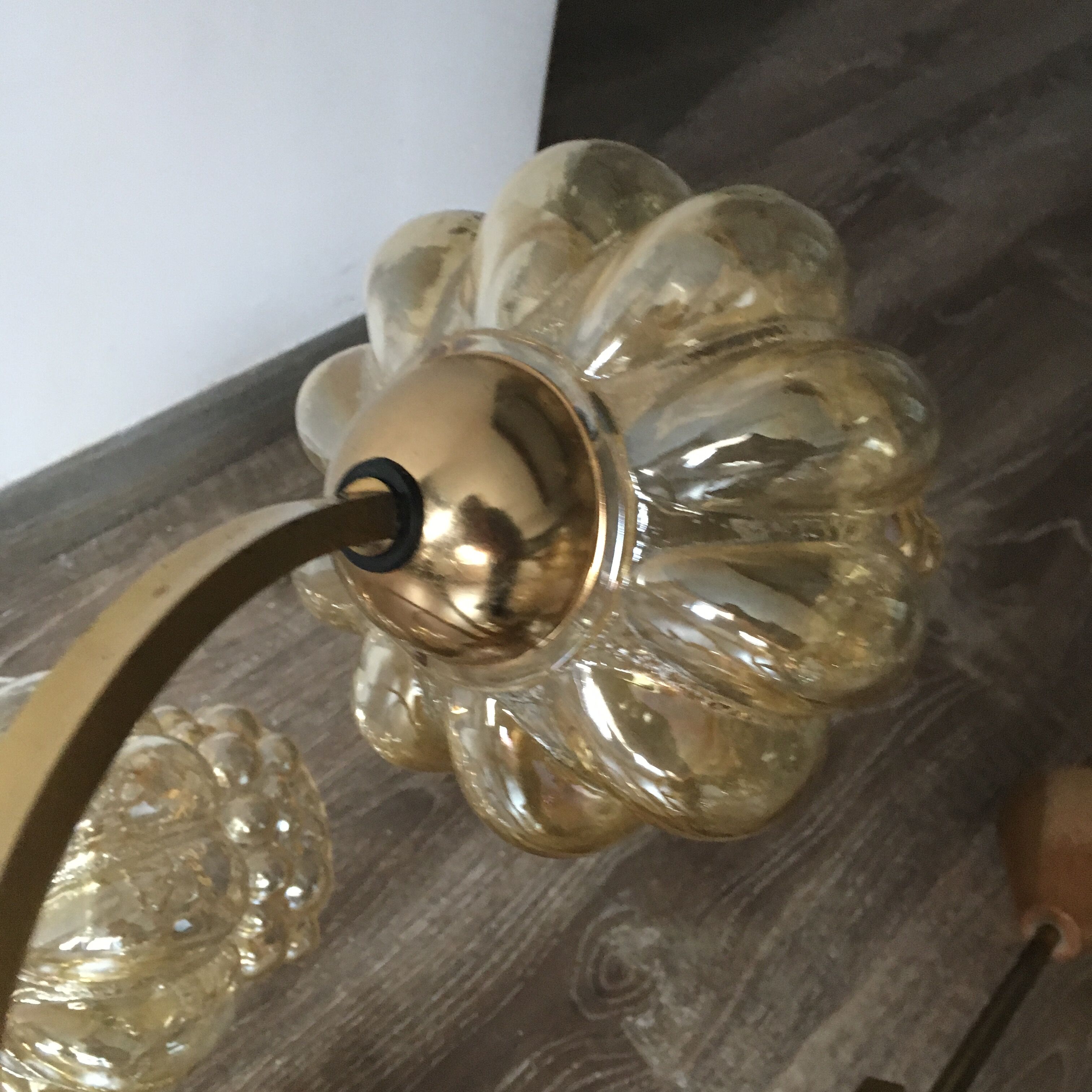 Brass-style chandelier and puffed glass 60/70