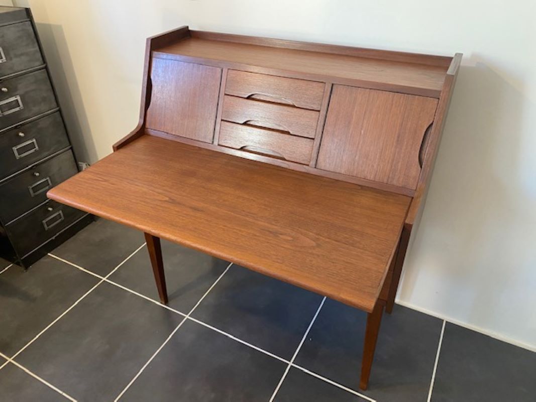 Scandinavian in vintage Danish teak from the 60s