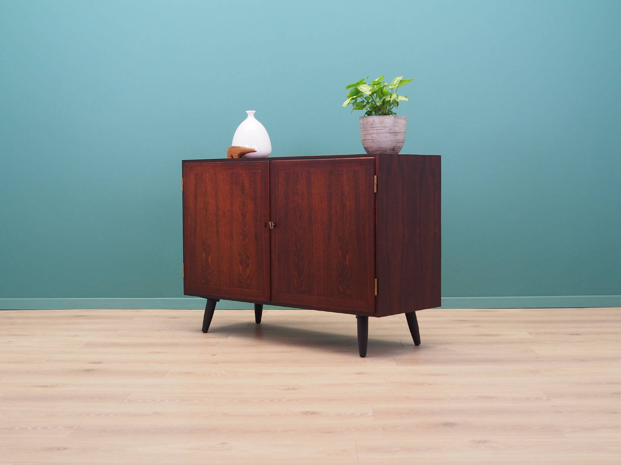 Rosewood cabinet, Danish design, 1970s, manufacturer: Hundevad & Co