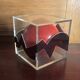 Sculpture en plexiglas cube et sphère rouge Luis Feito collab Citroën