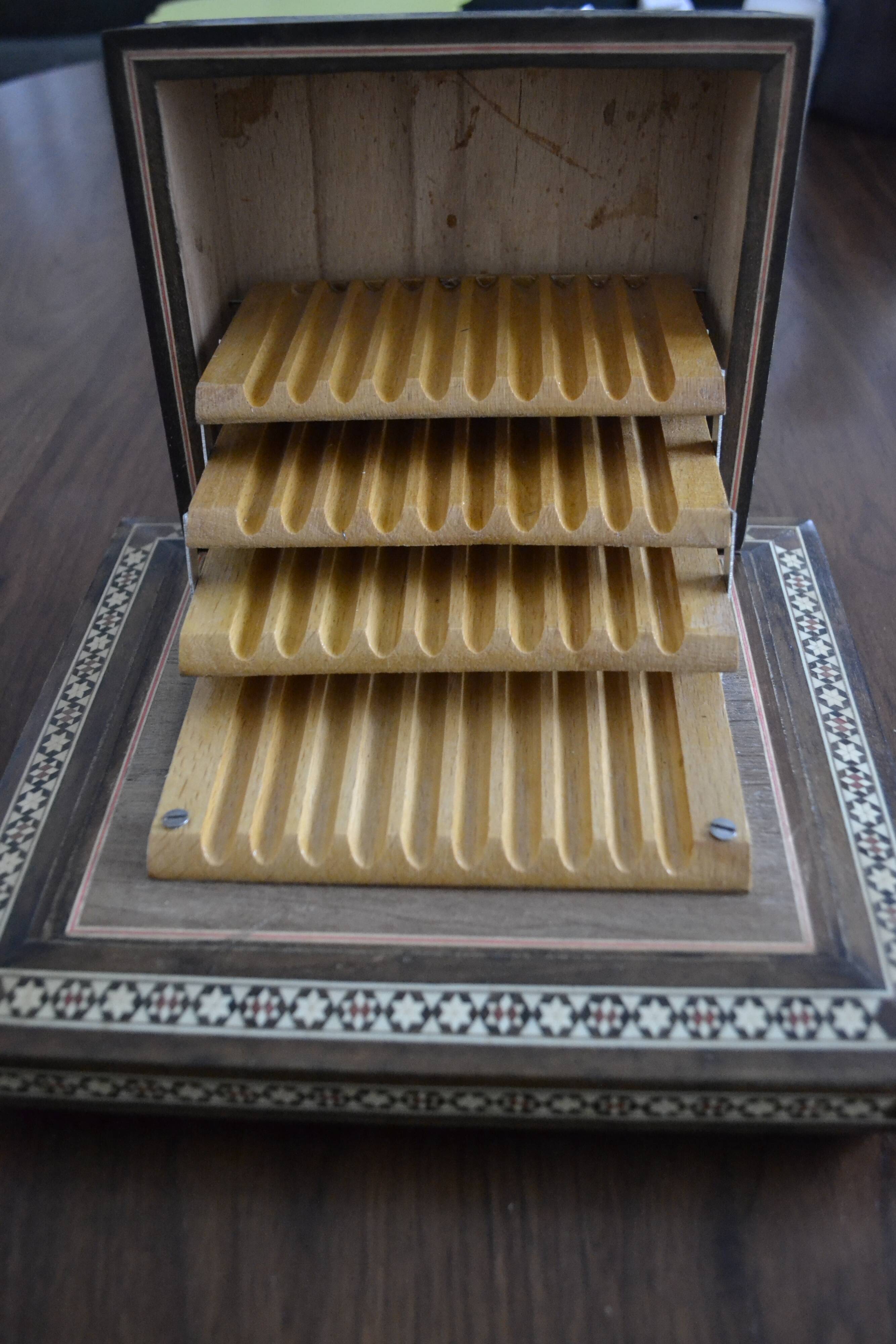 Cigarette box, musical in marquetry