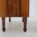 Paire de tables de chevet finition en noyer, Italie années 1960
