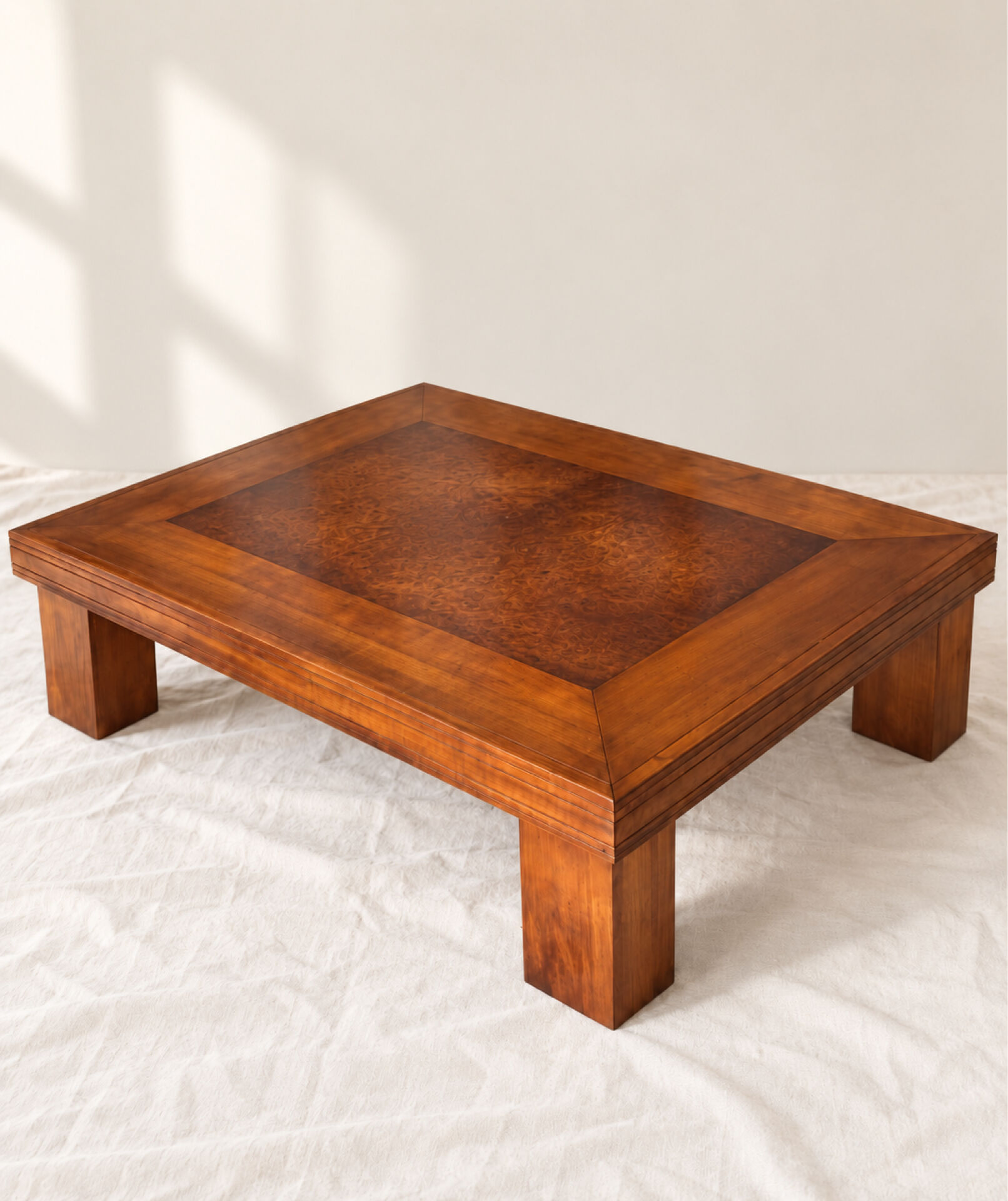 Grande table basse extensible en merisier & loupe de noyer – 1996