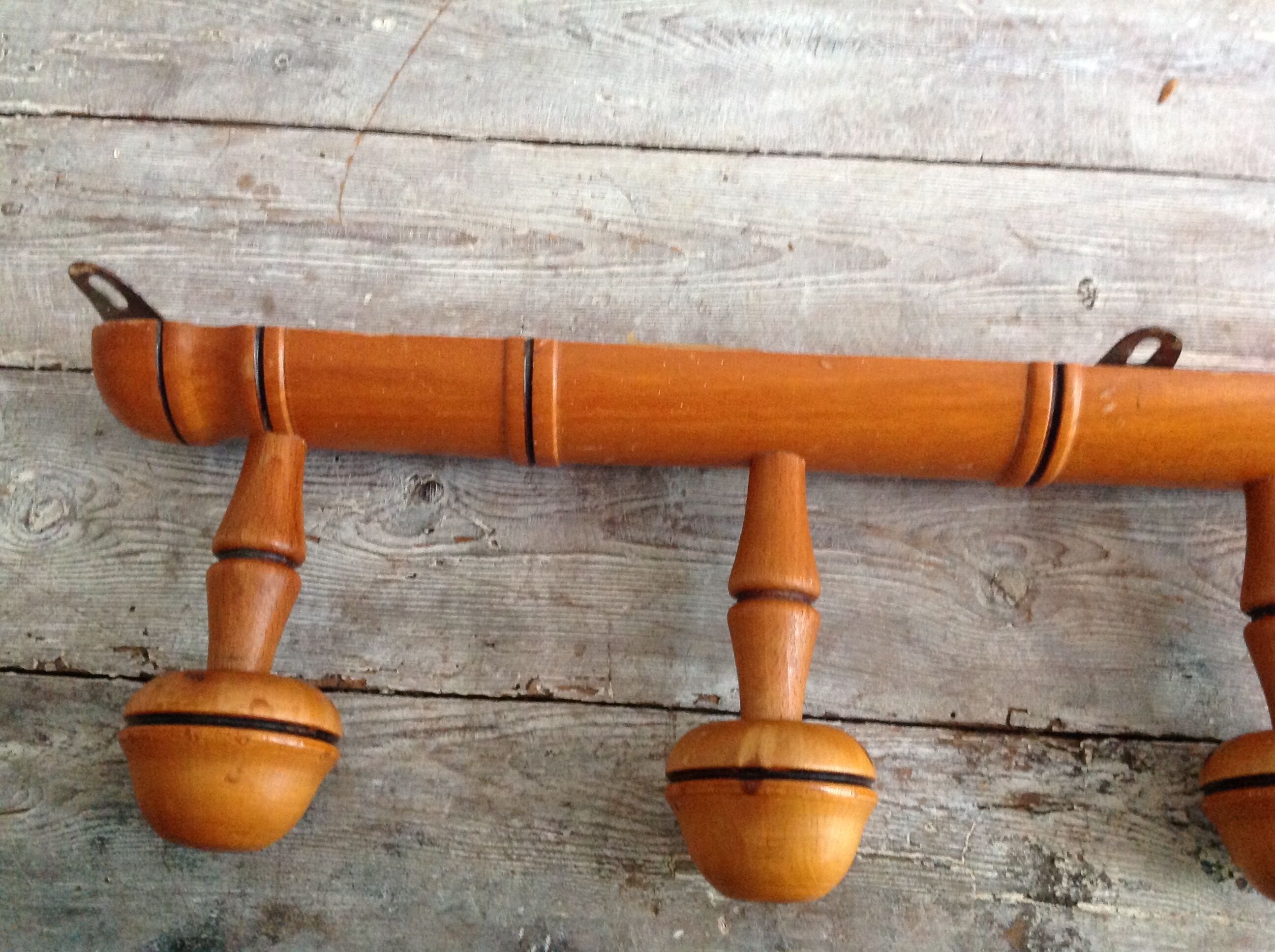 Bamboo-style coat hanger