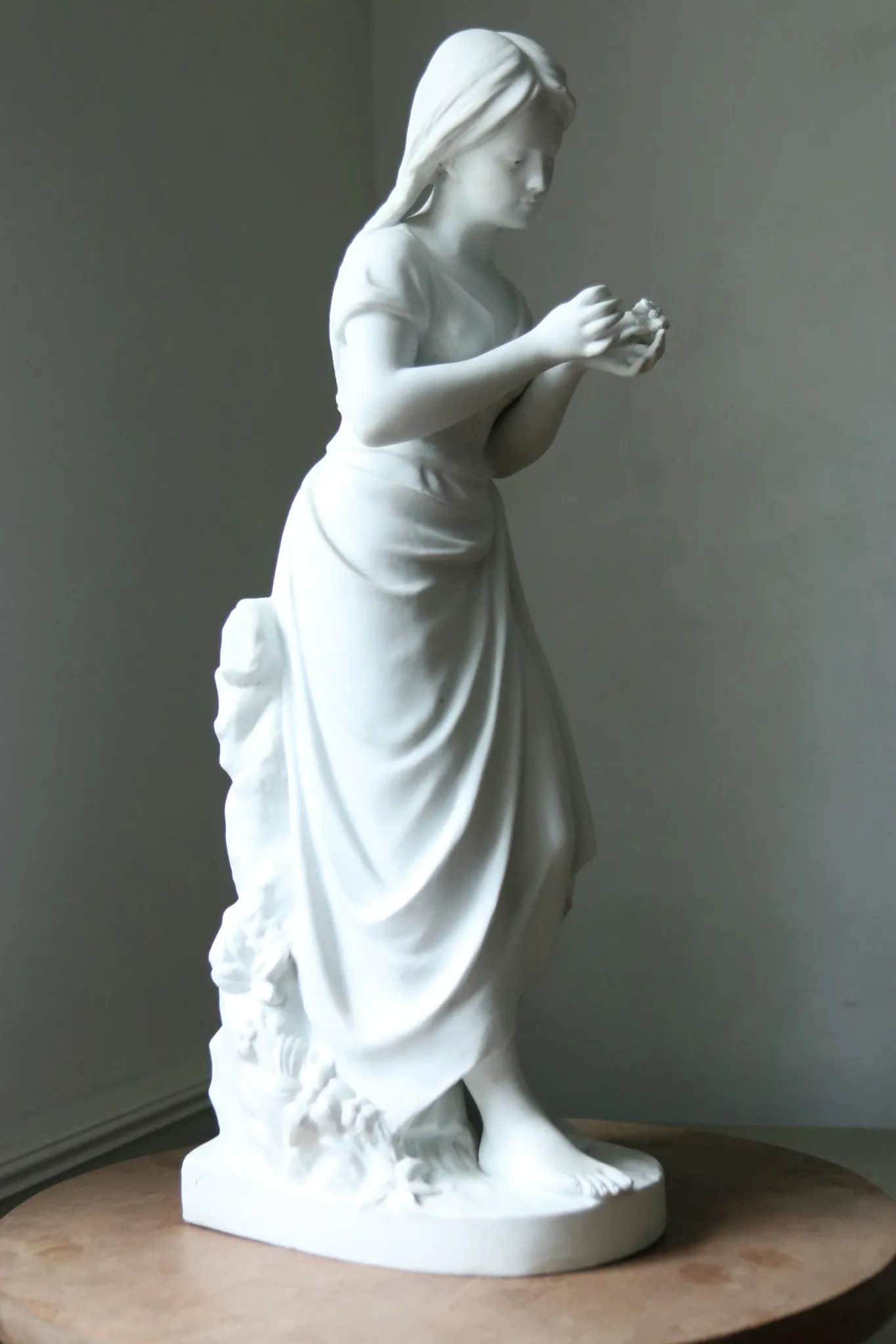 Nicolas Lecorney – Girl picking a daisy, biscuit porcelain, late 19th c.