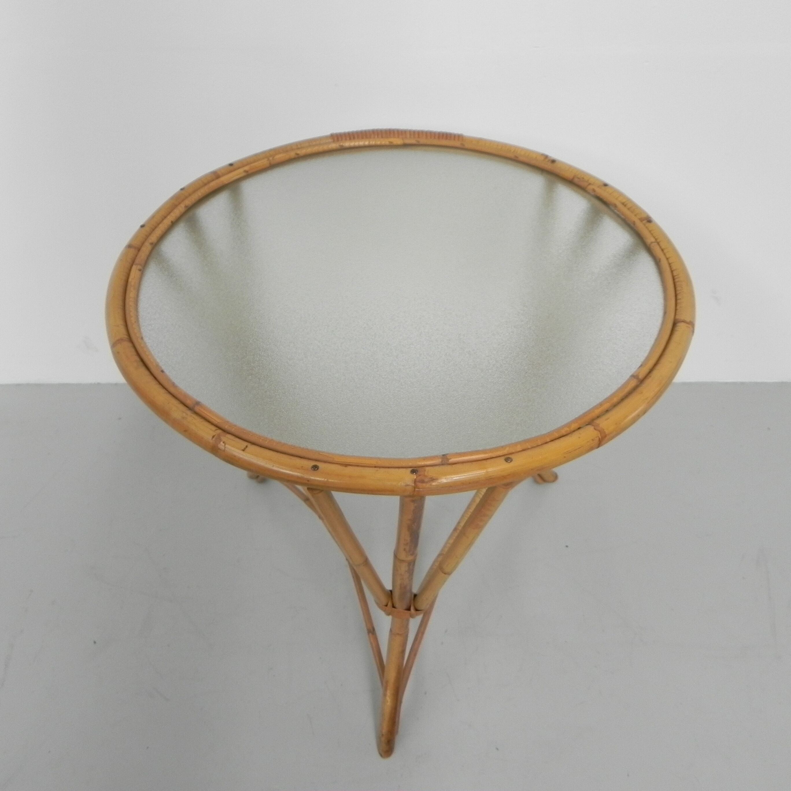 Bamboo coffee table with round glass top