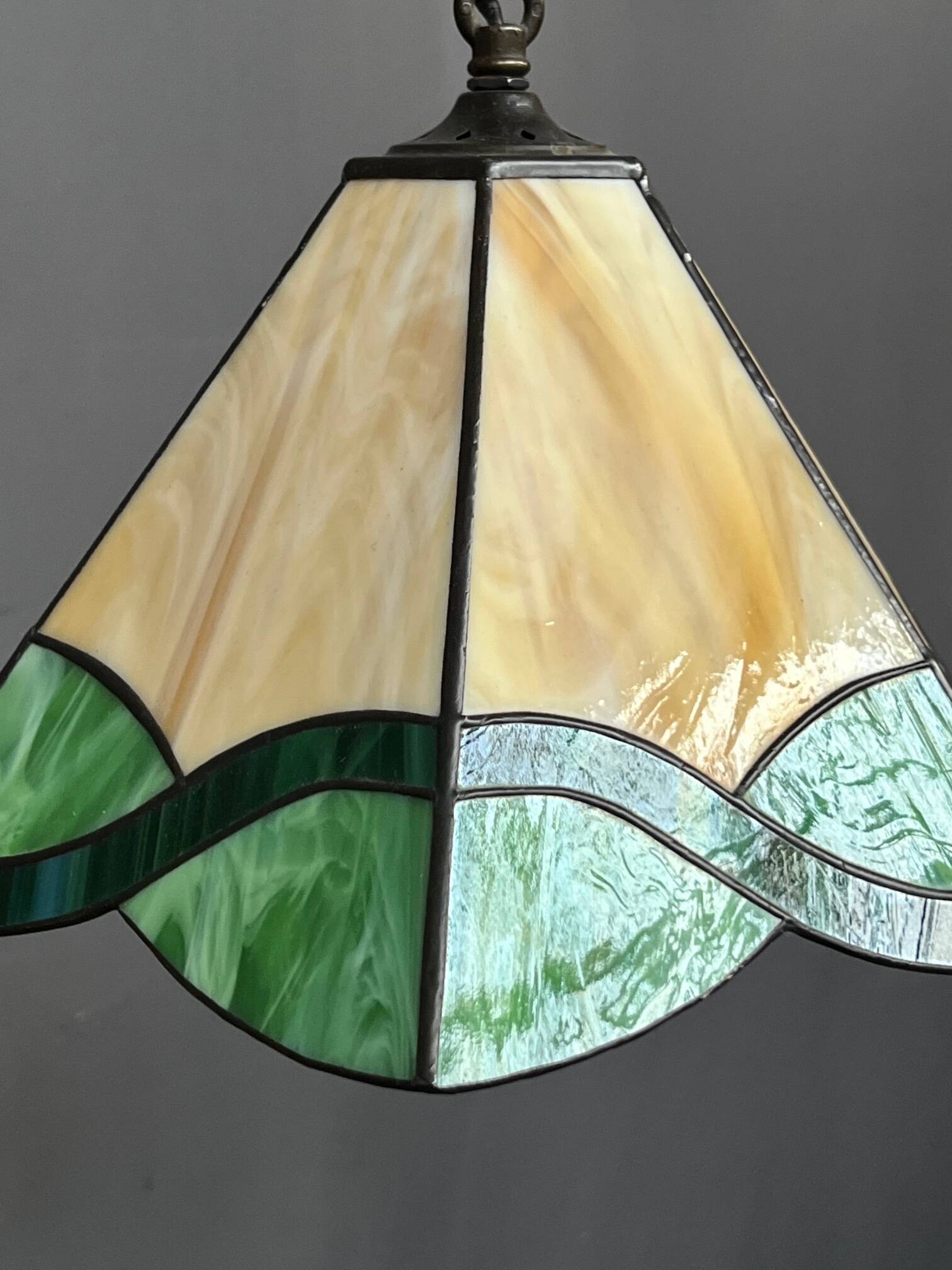 Lustre de style Tiffany. Vitrail.