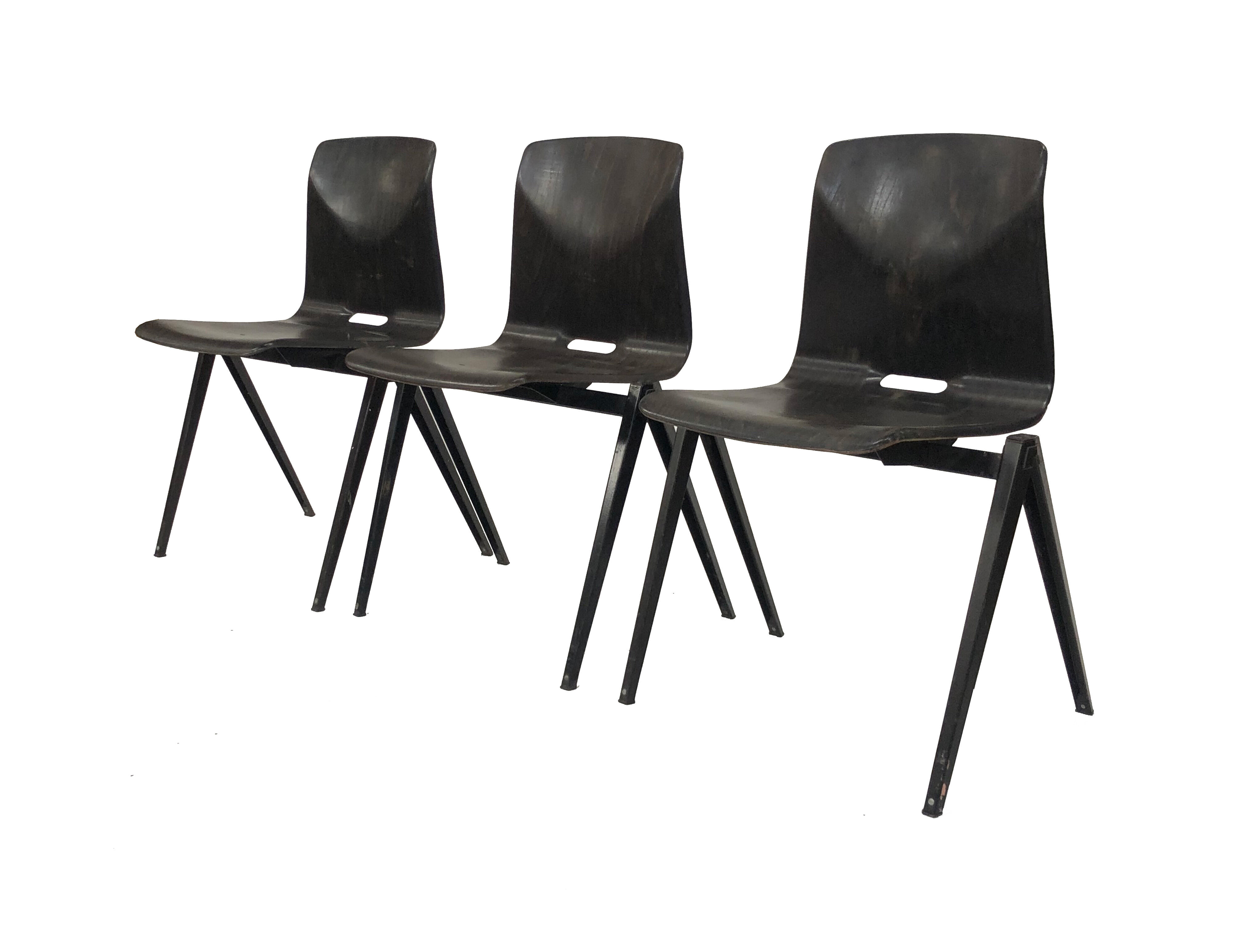 Pagholz Galvanitas S22 stackable school chair