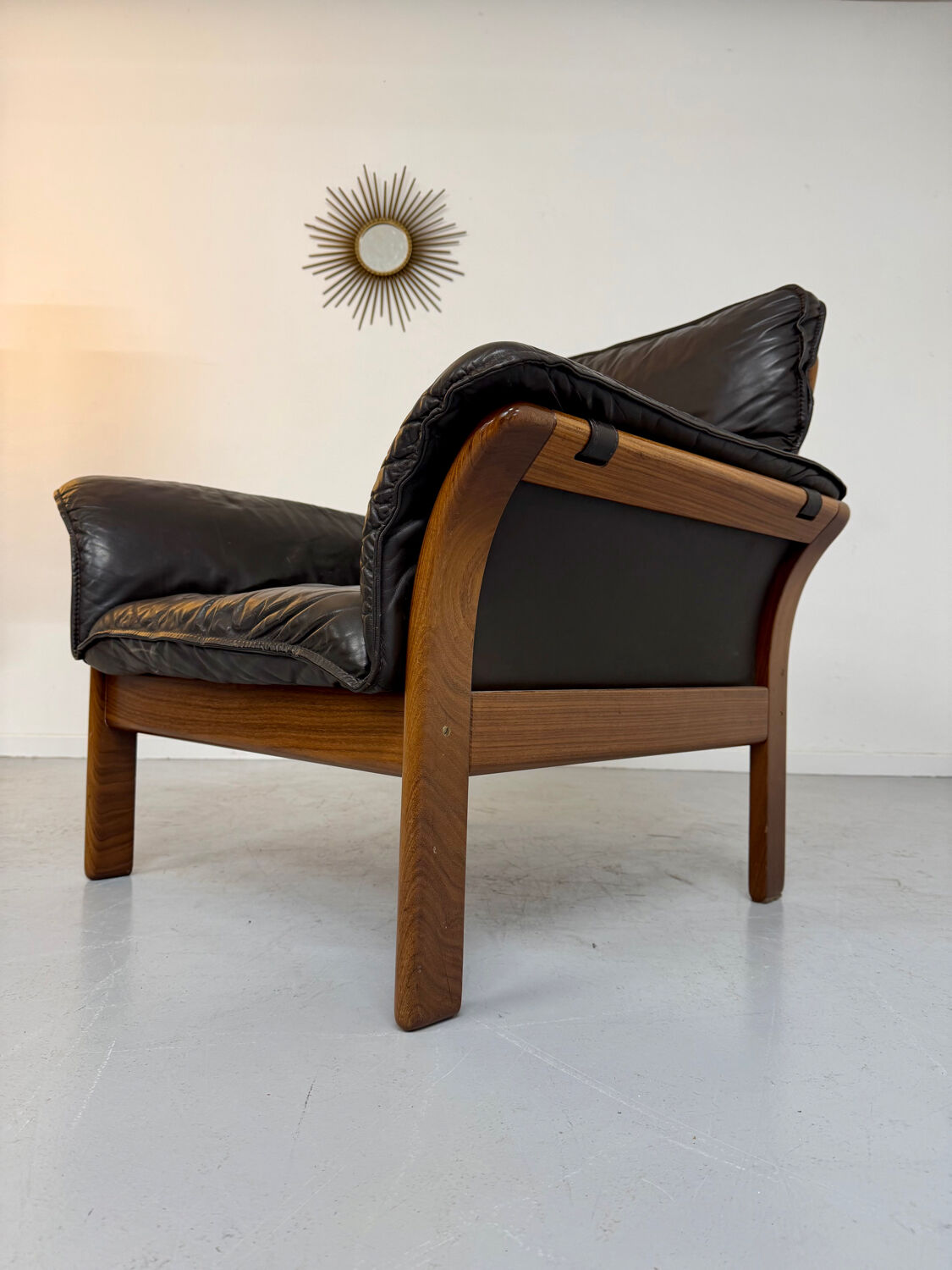 Vintage 70s Dreipunkt Scala design armchair in black leather and teak.