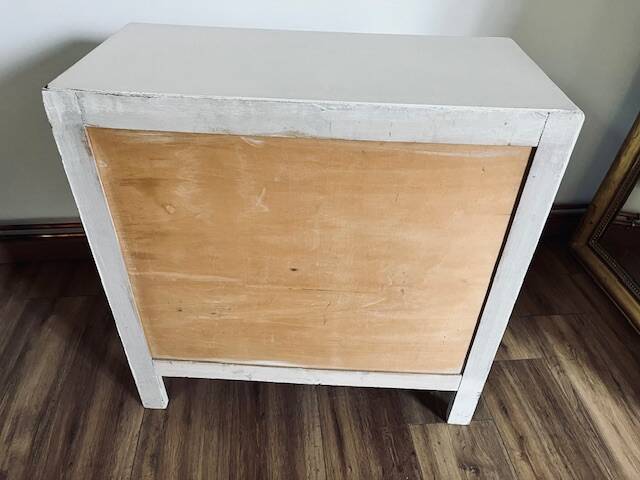 White chest of drawers