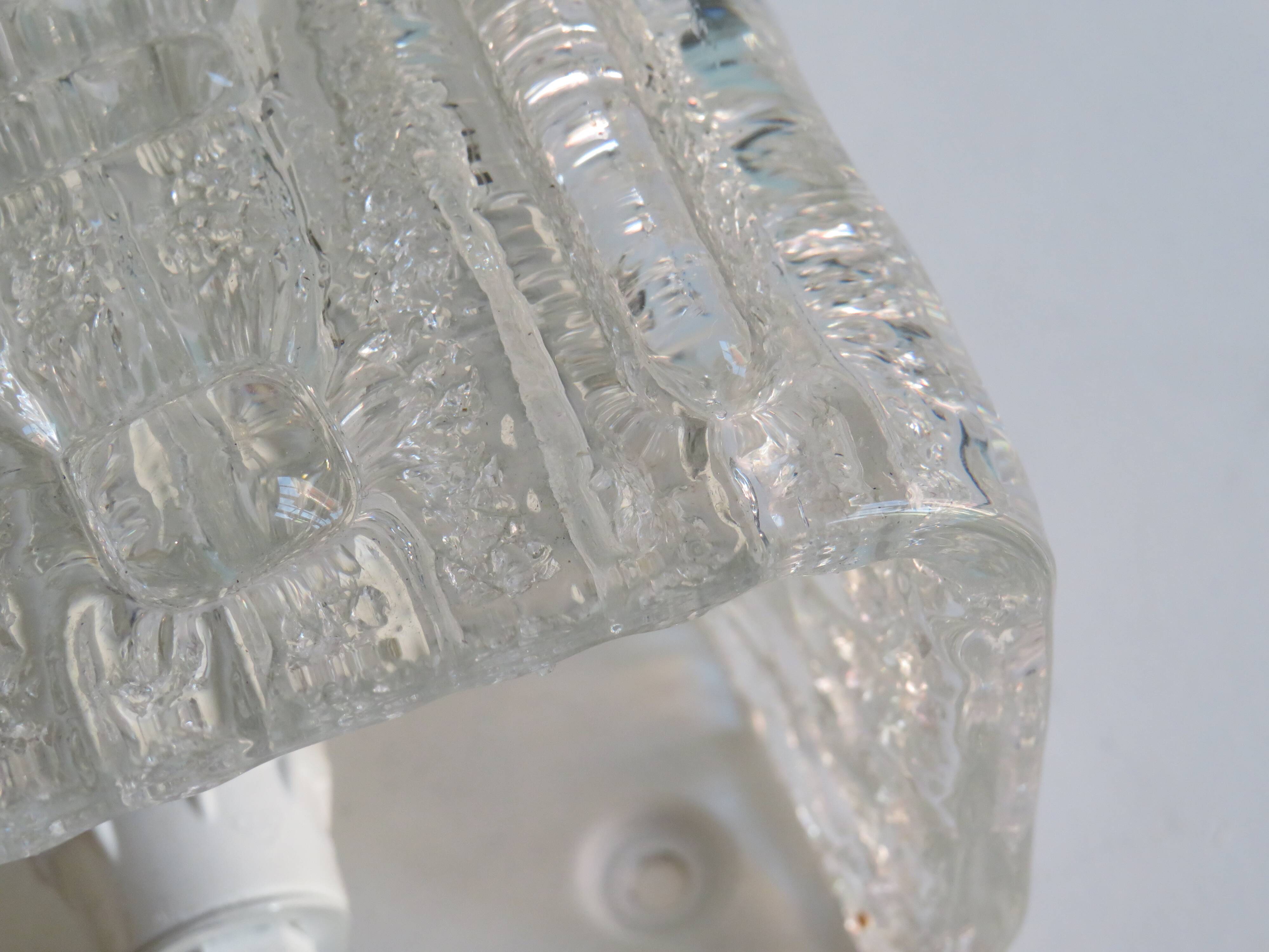 Brutalist wall lamp in iced glass, 1970