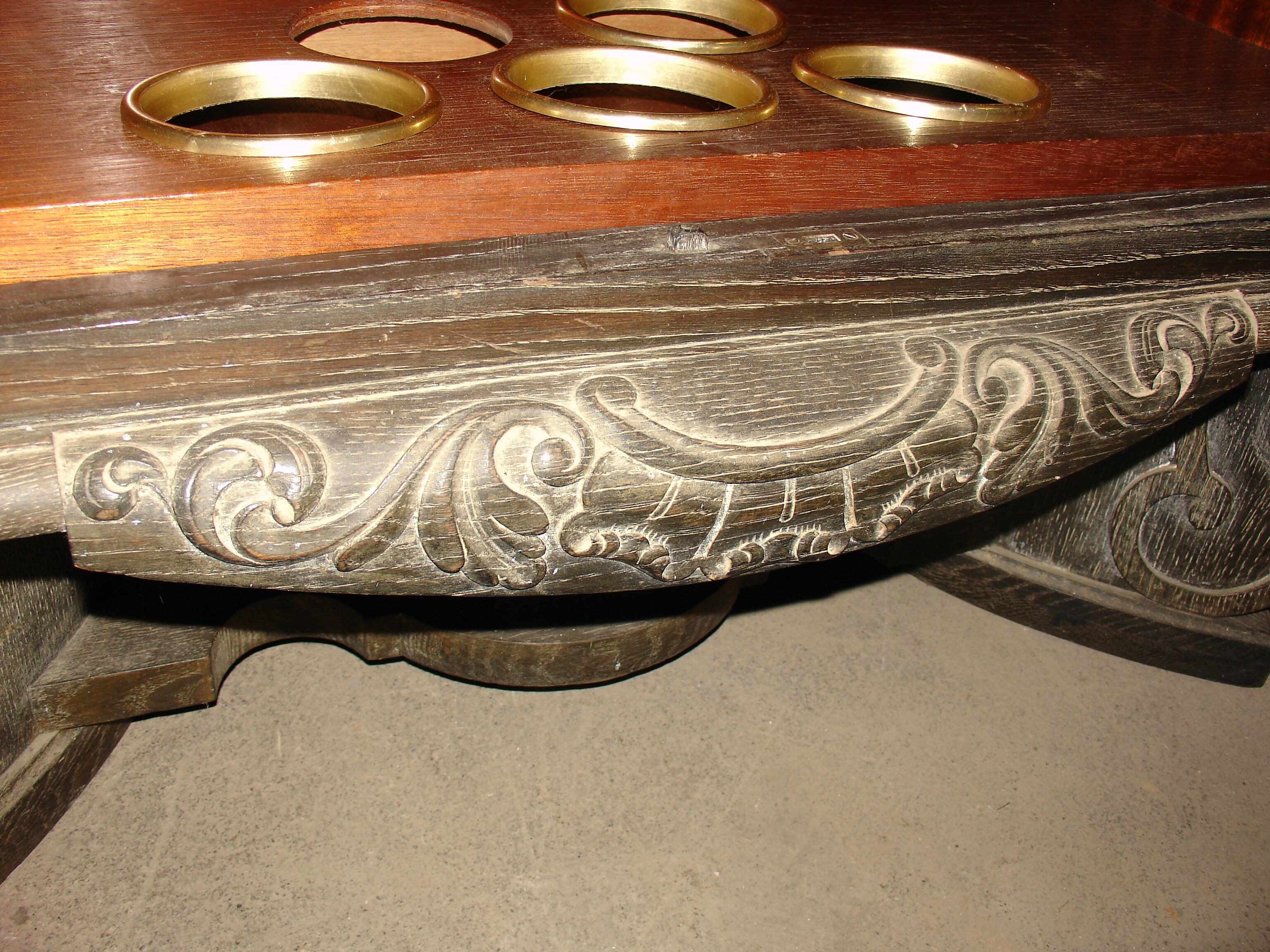 Argentier - Bar des années 40 en chêne noir céruse blanche d'origine