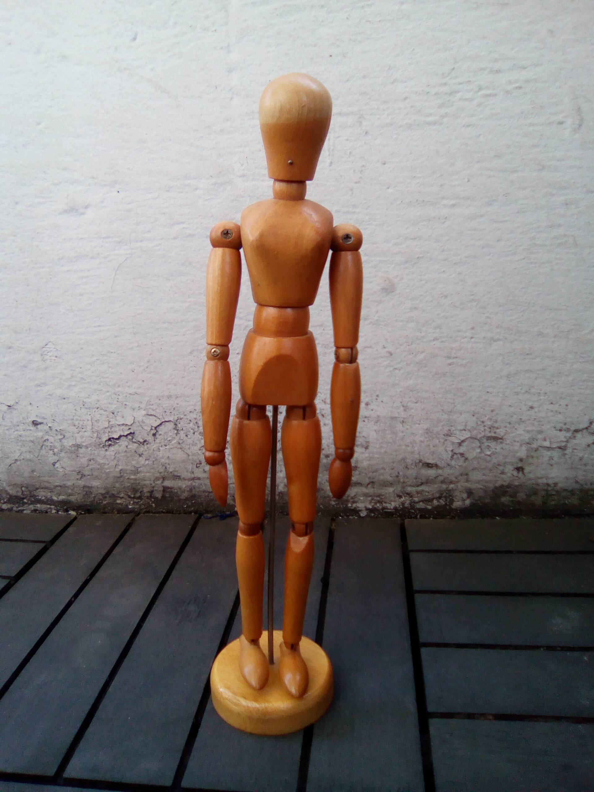 Articulated wooden female model