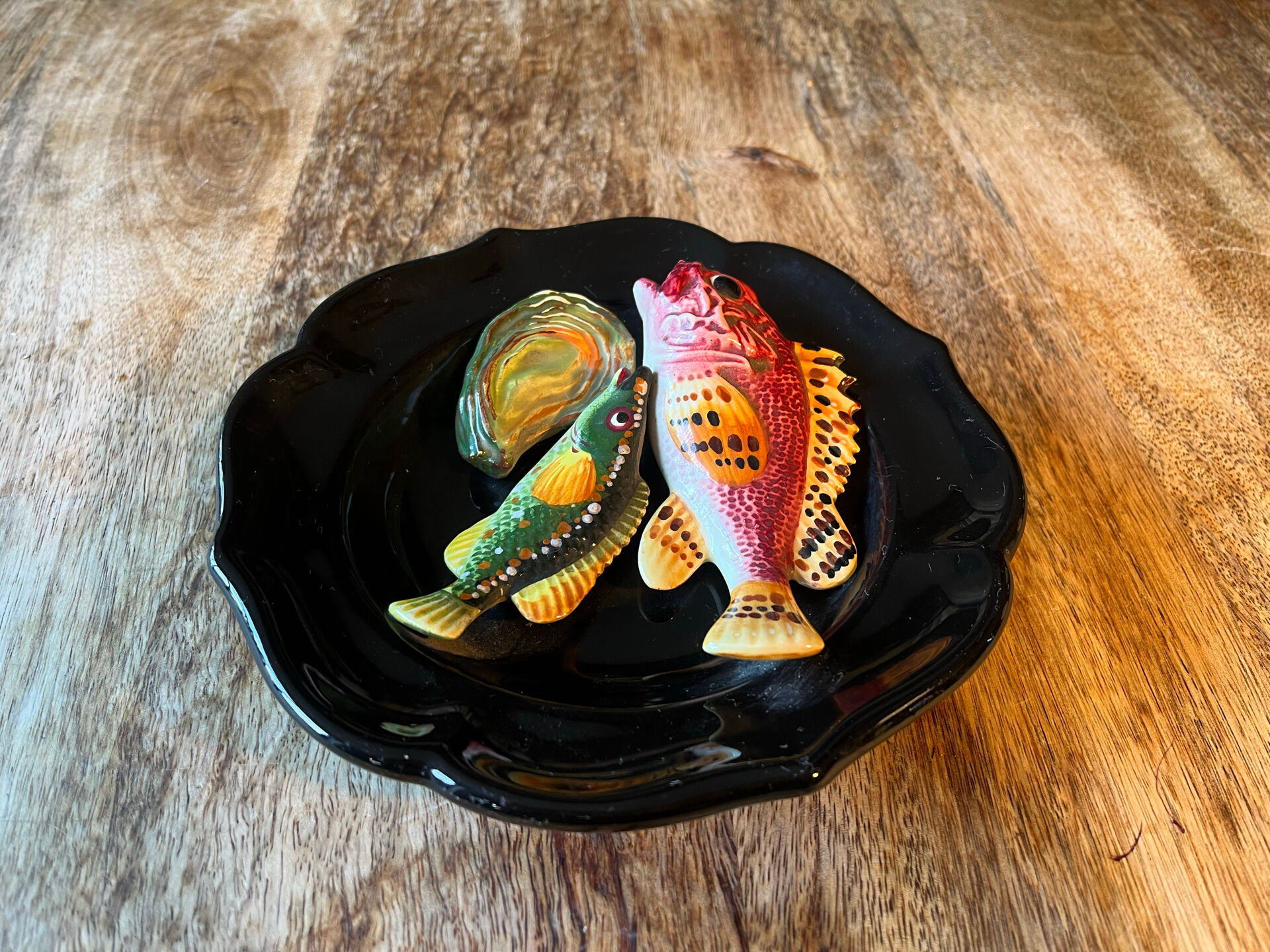 Assiette trompe l’oeil en barbotine