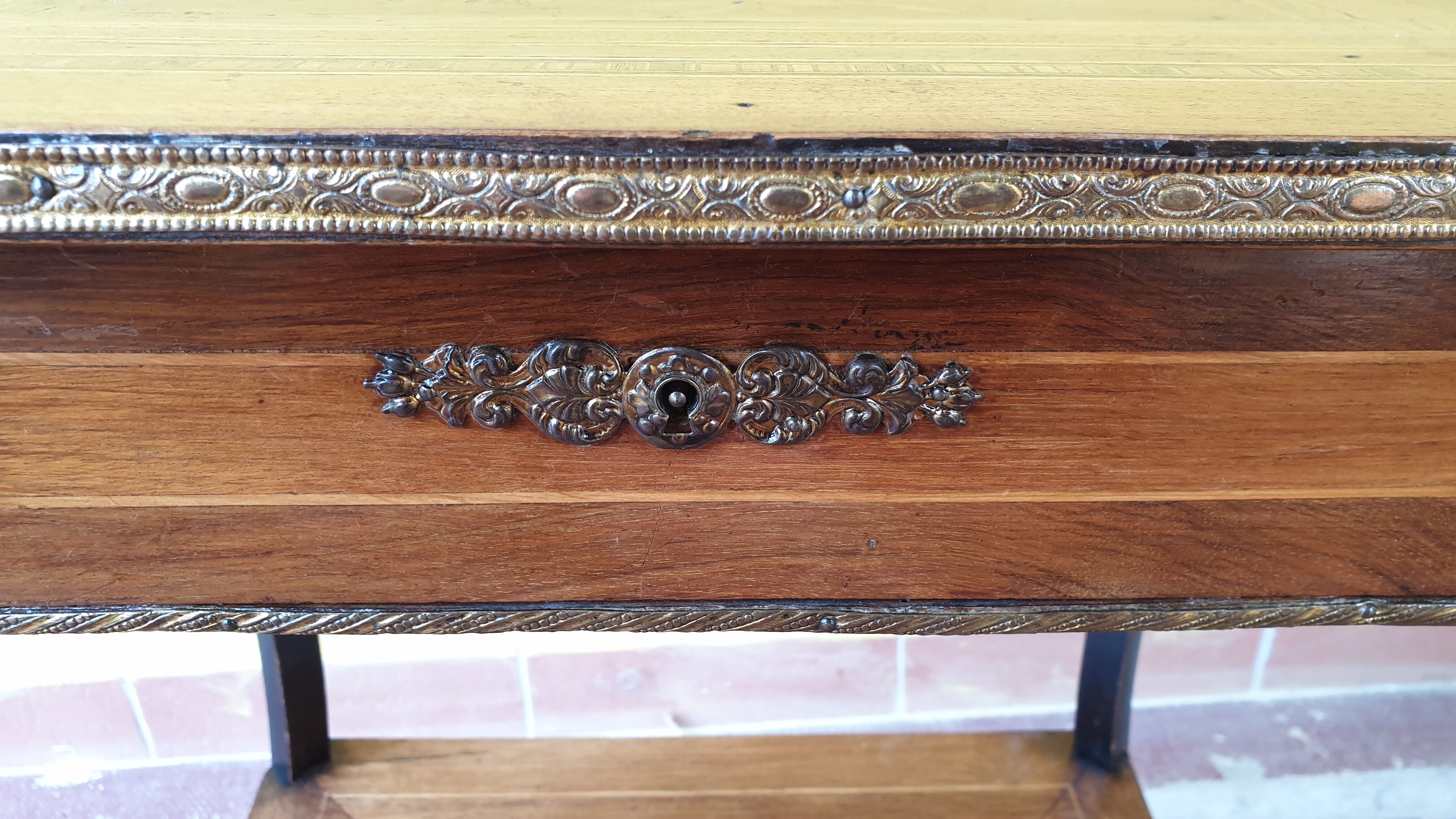 Table marked Napoleon III