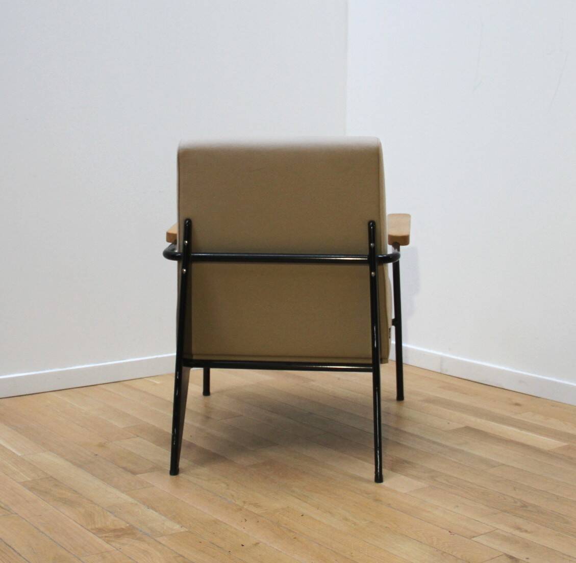 Living room armchair, Jean Prouvé