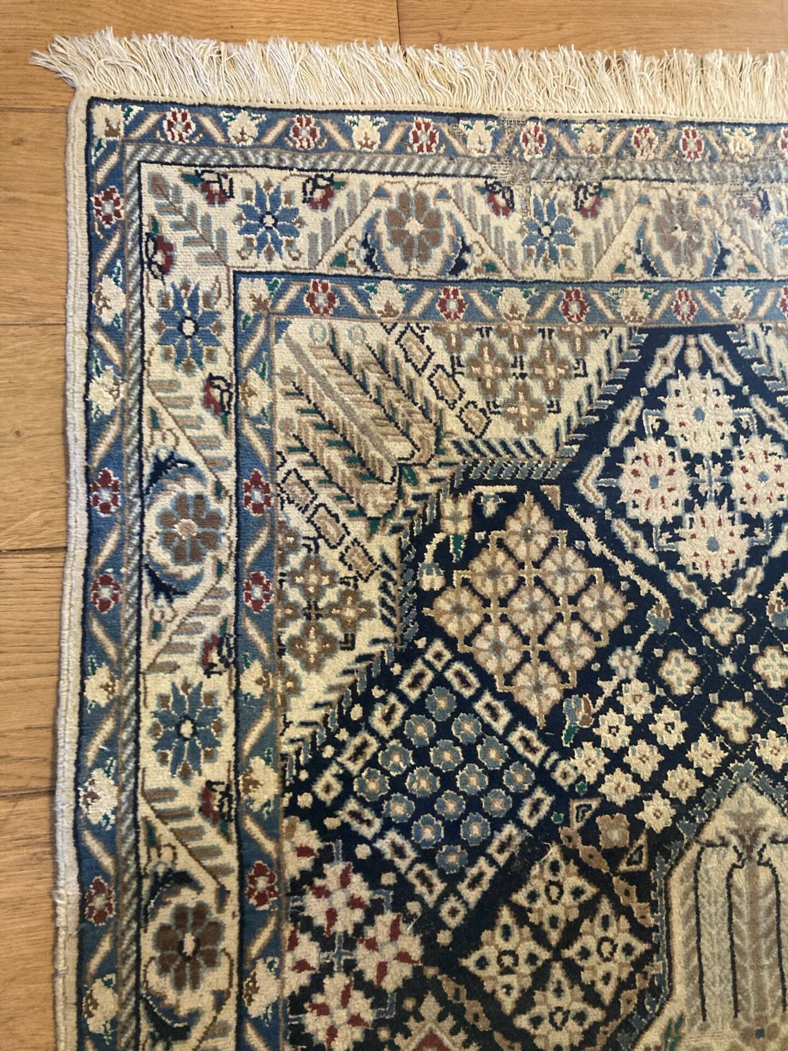 Carpet from the Irian region, 20th century, made of wool and silk.