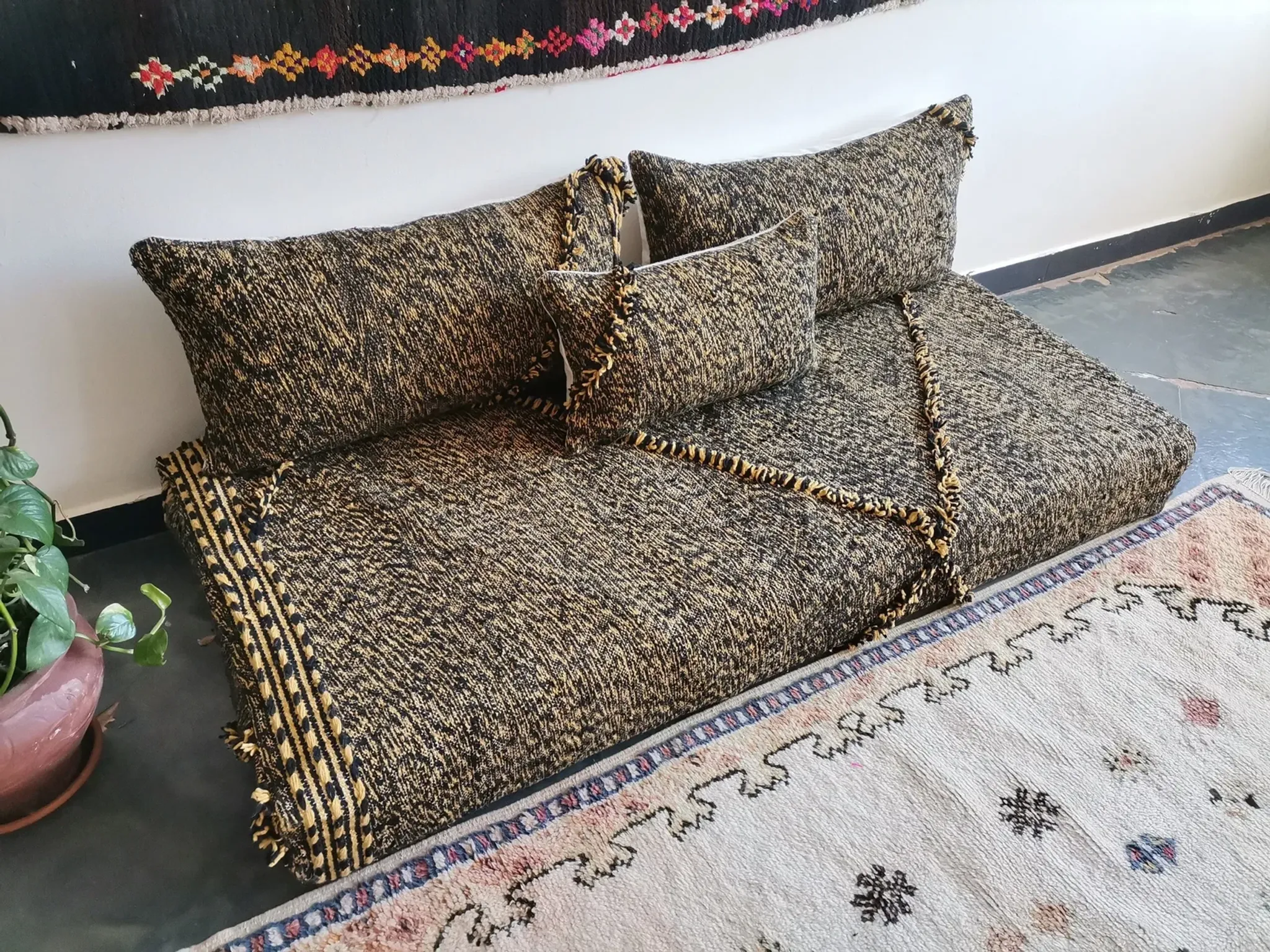Moroccan sofa on the floor – black and gold pattern