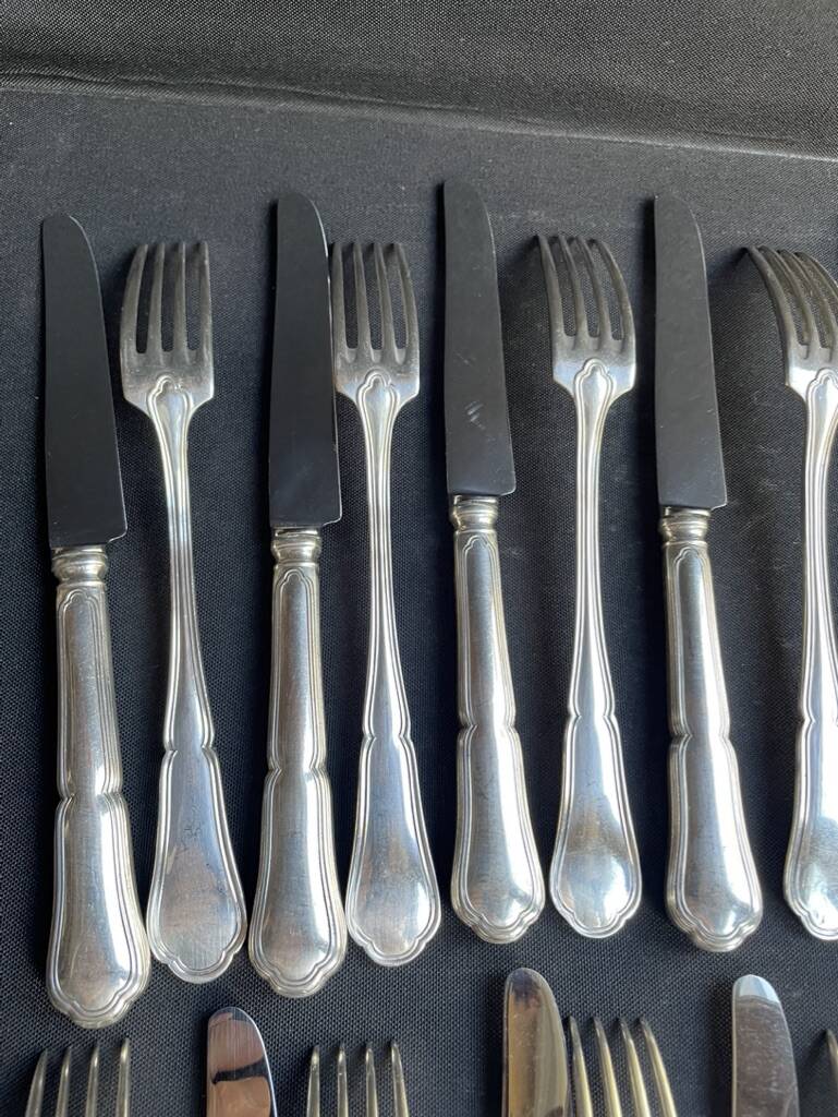 12 Forks and 12 cheese or dessert knives – Orfèvrerie Perrin Paris