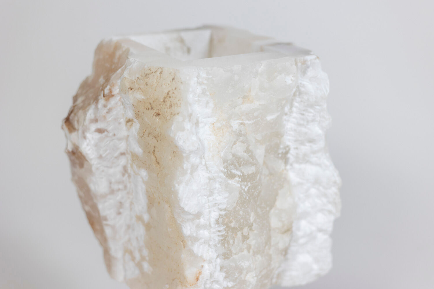 Pair of alabaster lamps, contemporary work