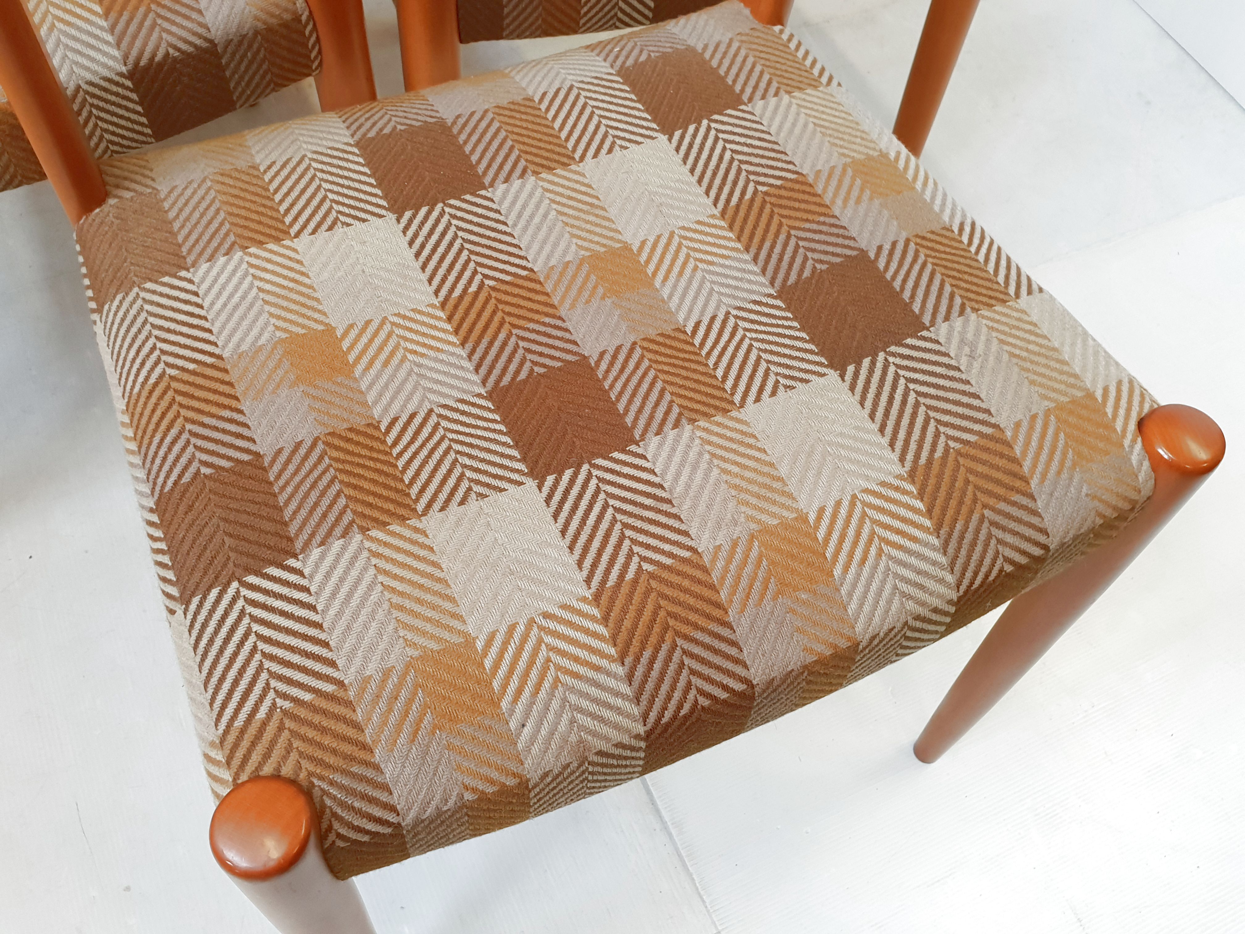 Suite of 6 vintage chairs 1960