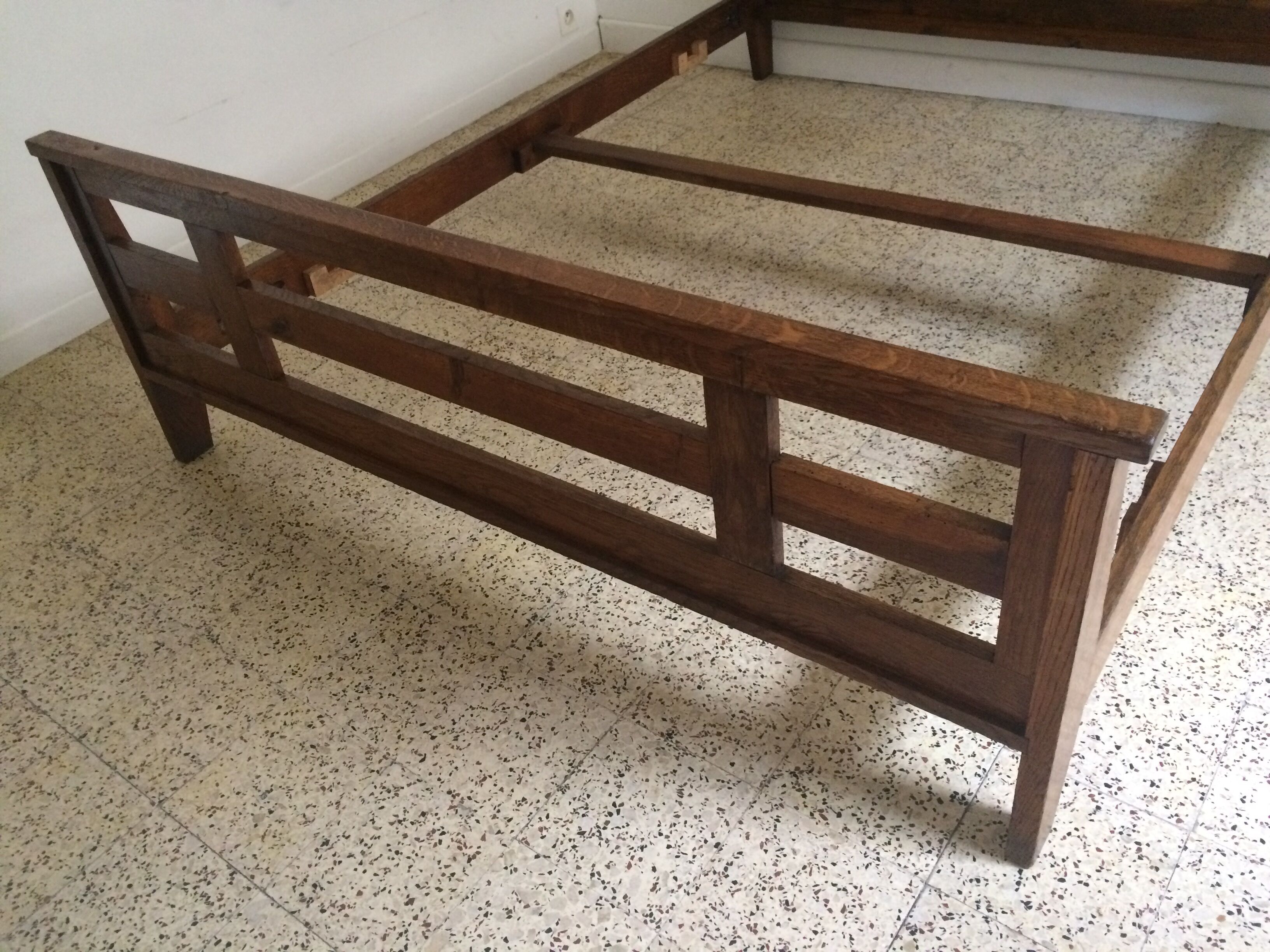 Oak bed by René Gabriel period Reconstruction