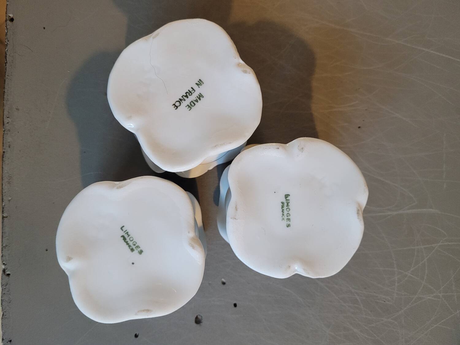Trio de bougeoirs en porcelaine de Limoges