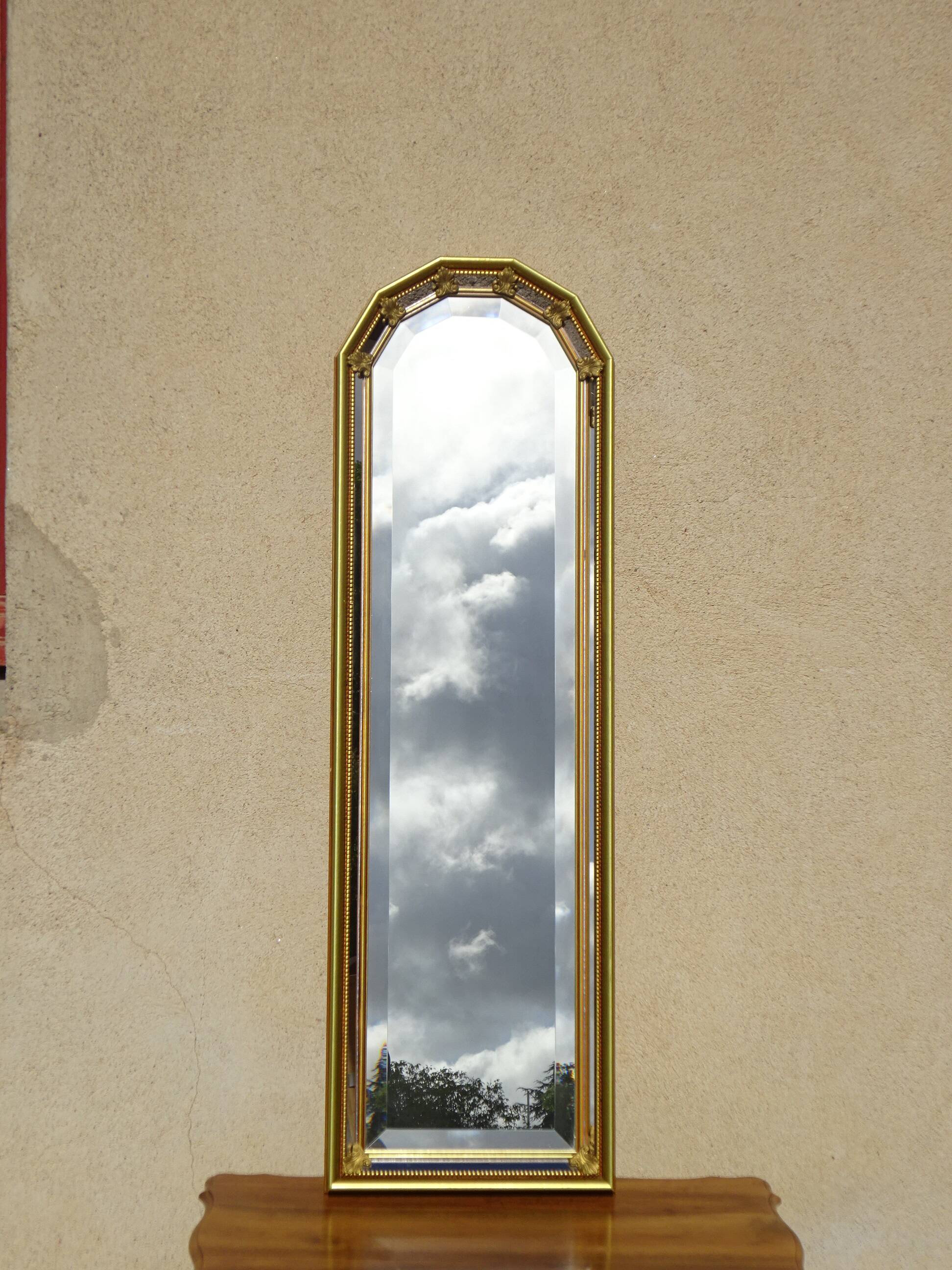 Hallway mirror, gilded frame, curtains and fleur-de-lis