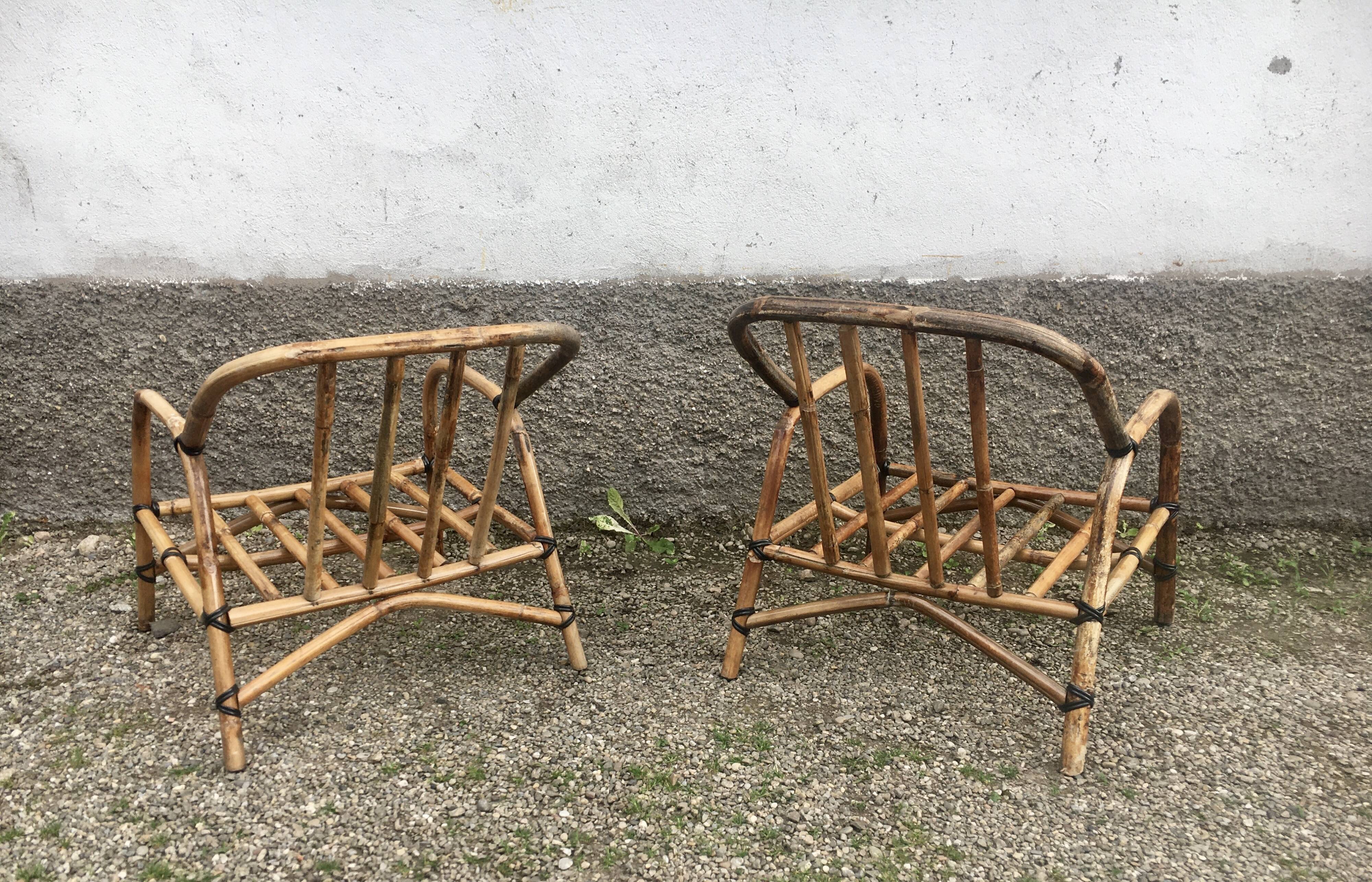 Pair of rattan armchairs and vintage oval table