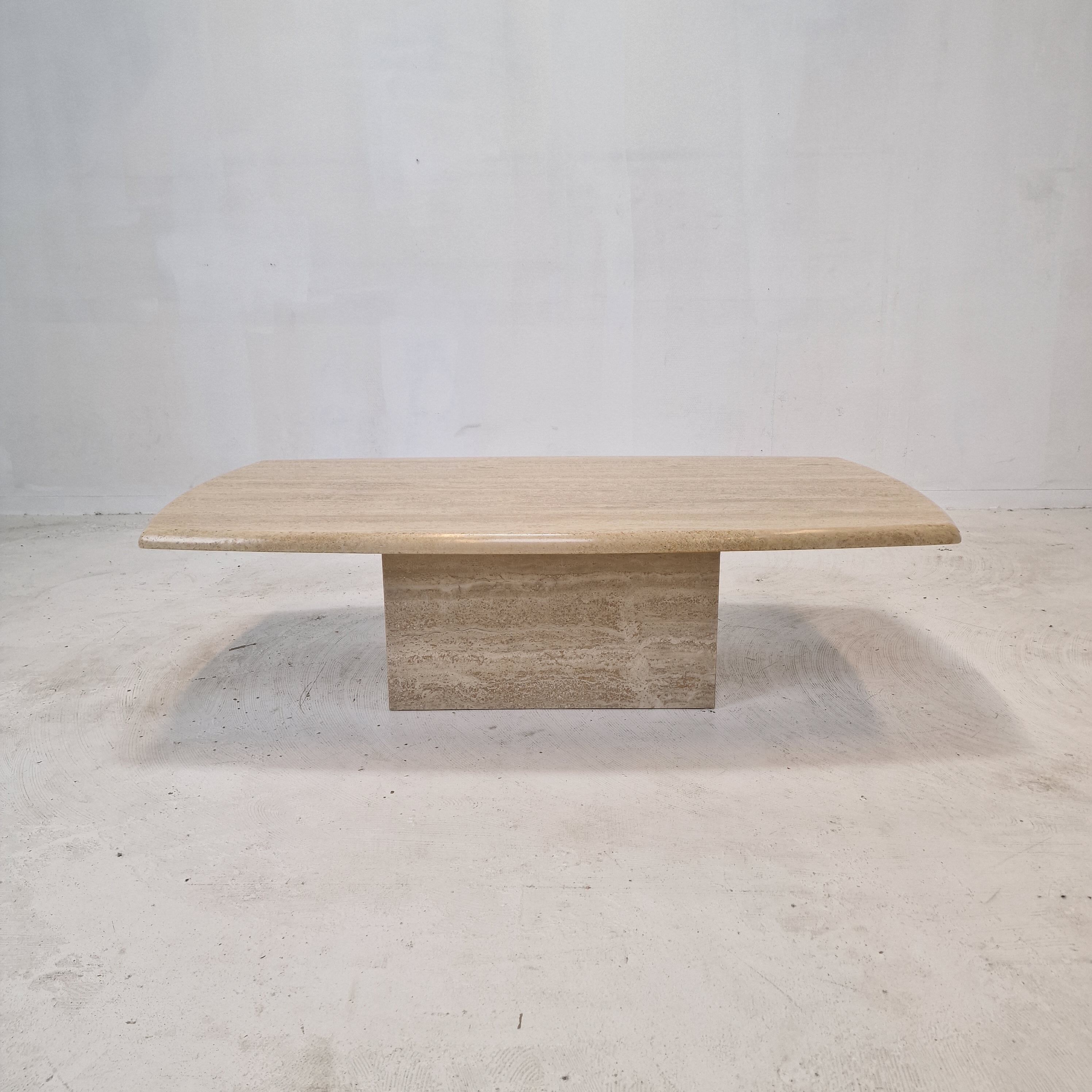 Italian coffee table in travertine, 1980s