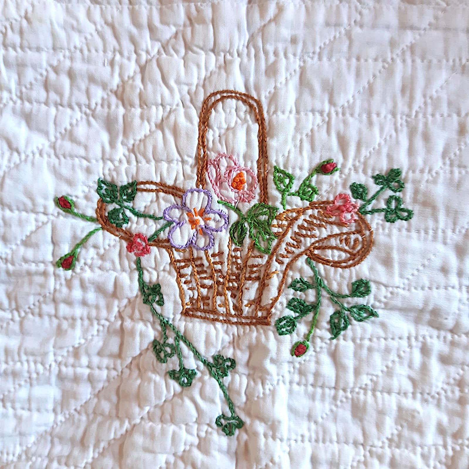 Quilted and embroidered american patchwork 182x193 cm