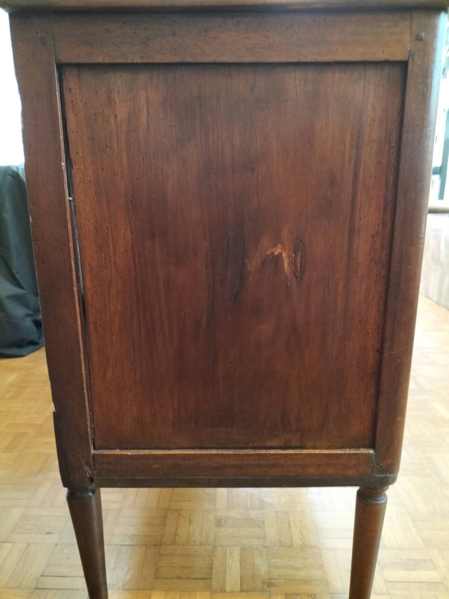 Jumping chest of drawers with 3 drawers in solid walnut, Restoration style.